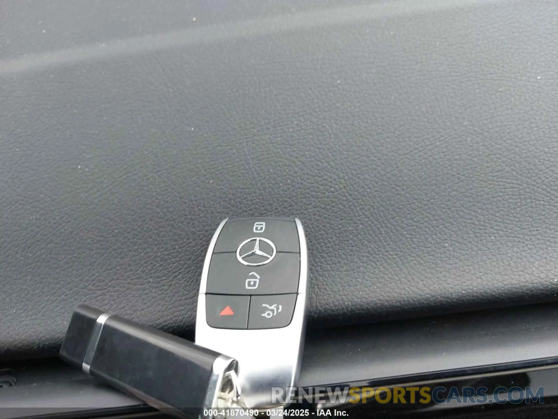 11 Photograph of a damaged car W1N4M4GB9PW297015 MERCEDES-BENZ GLB 250 2023