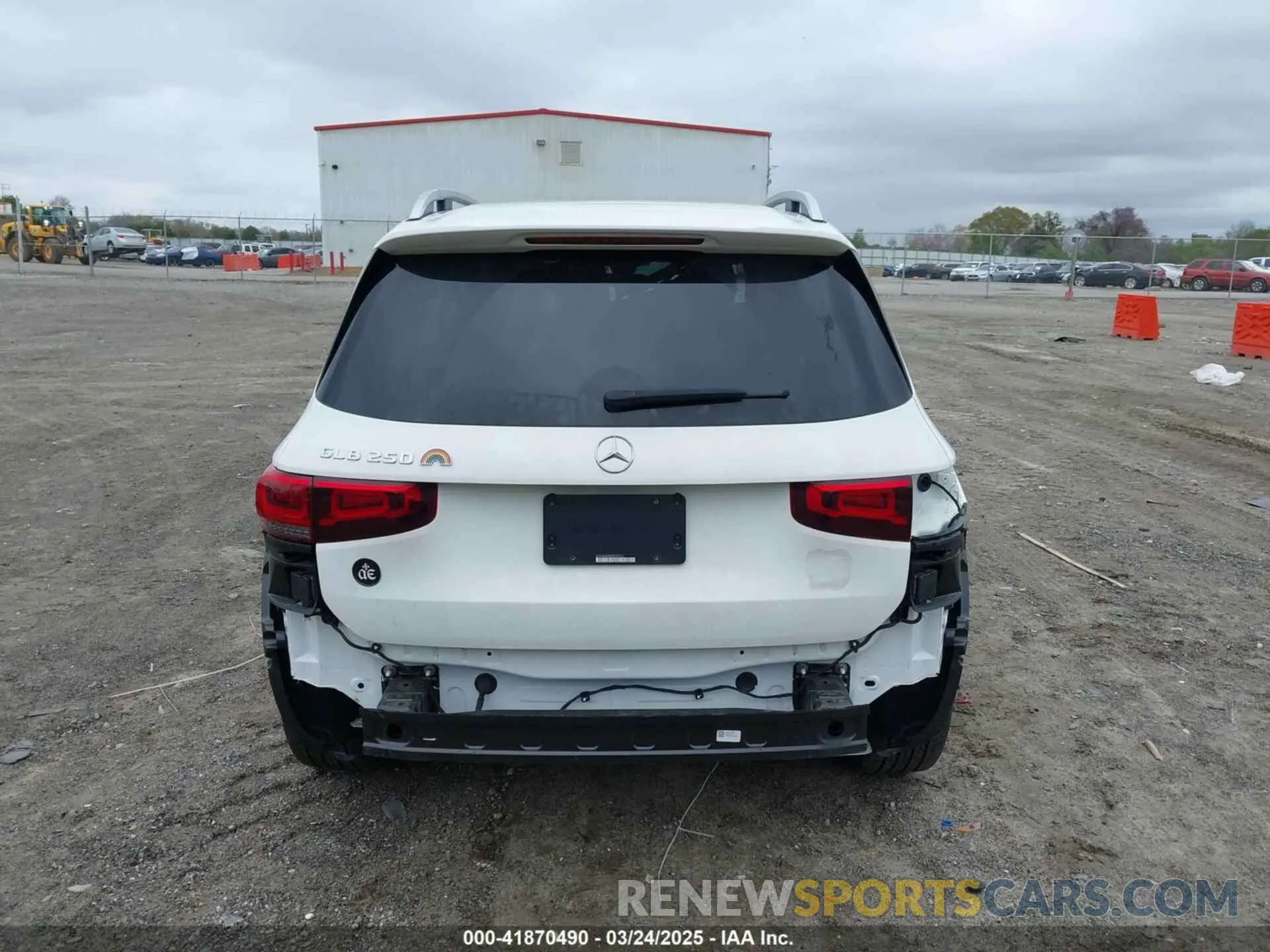 17 Photograph of a damaged car W1N4M4GB9PW297015 MERCEDES-BENZ GLB 250 2023
