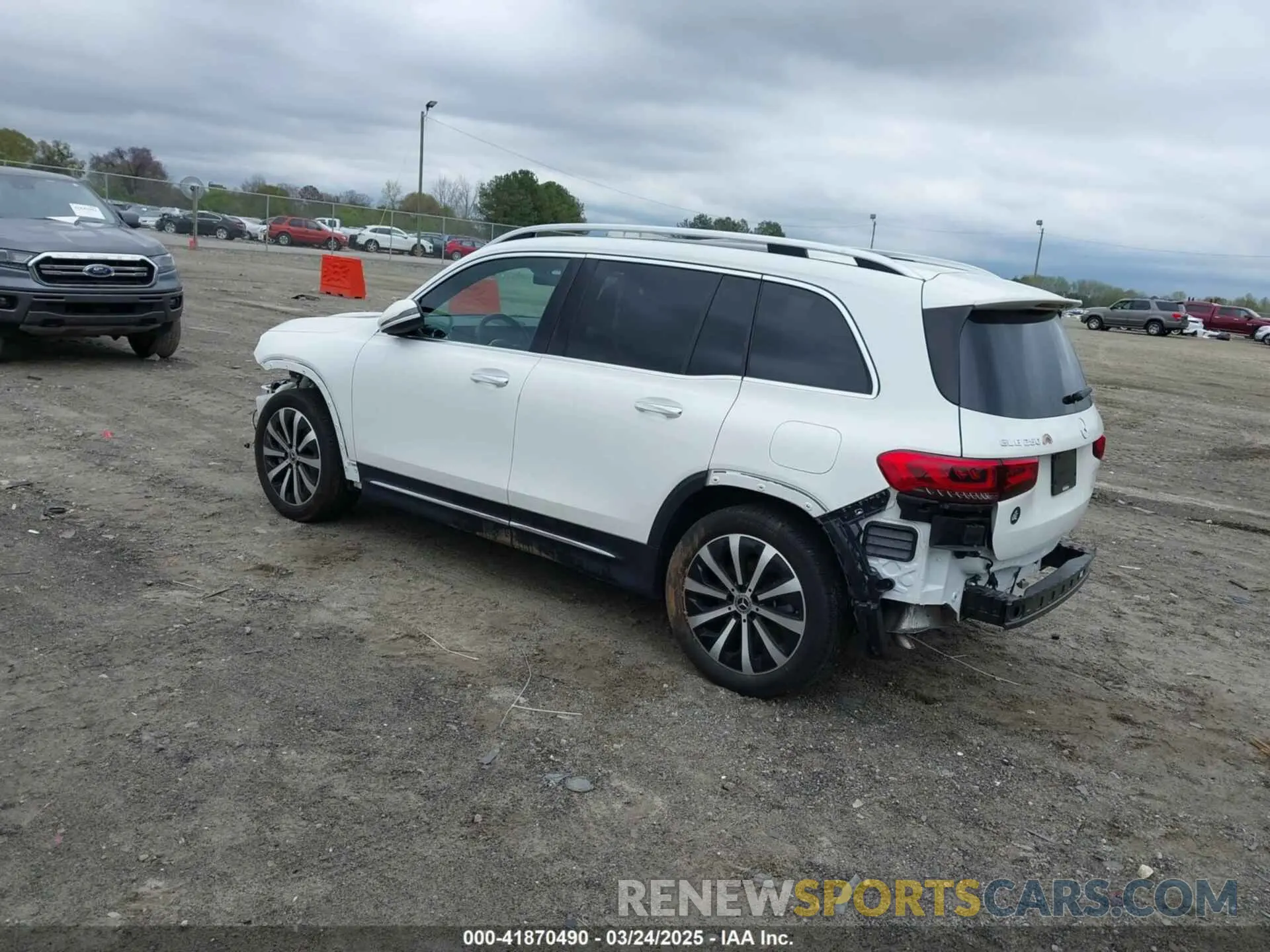 3 Photograph of a damaged car W1N4M4GB9PW297015 MERCEDES-BENZ GLB 250 2023