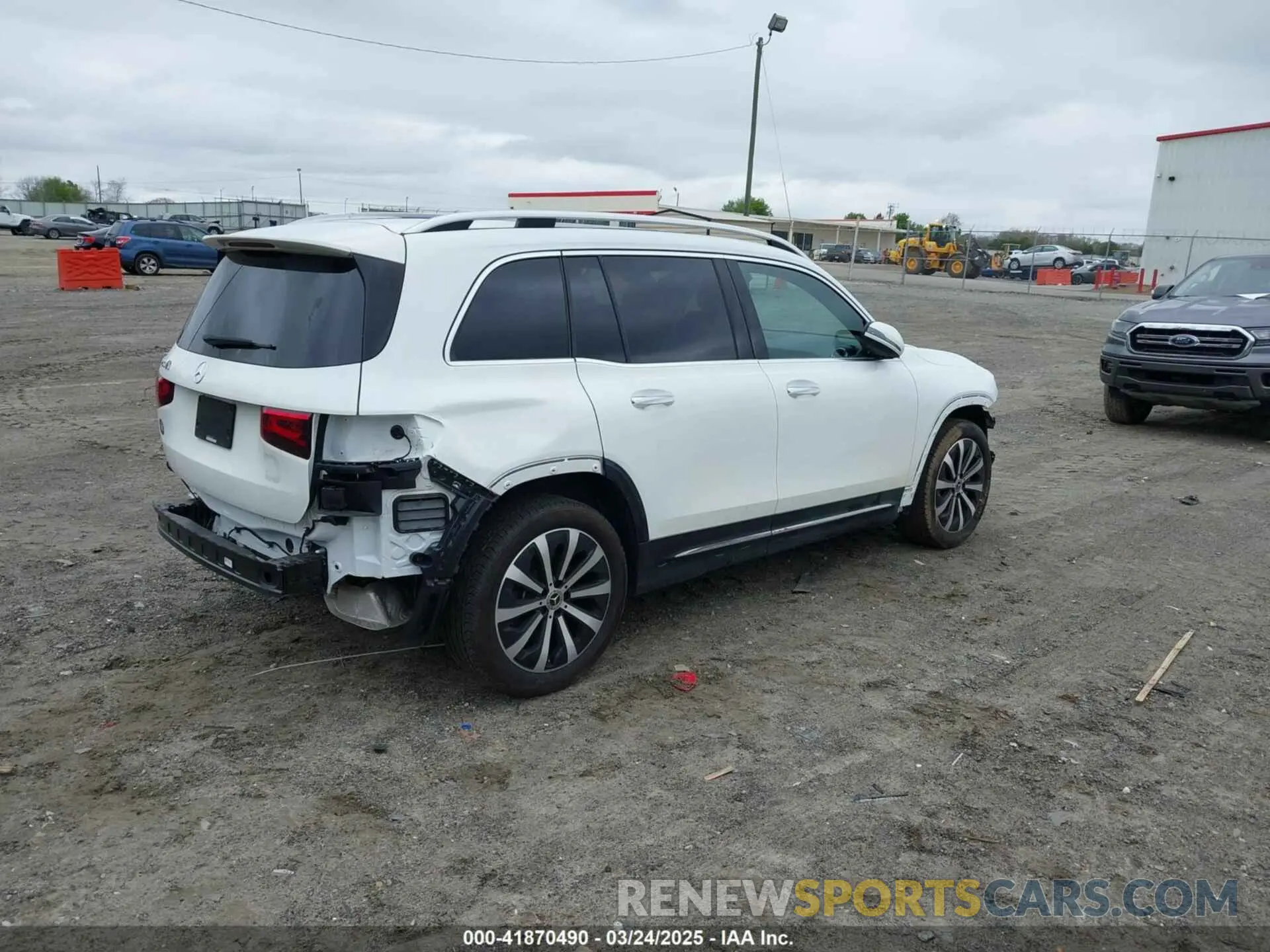 4 Photograph of a damaged car W1N4M4GB9PW297015 MERCEDES-BENZ GLB 250 2023