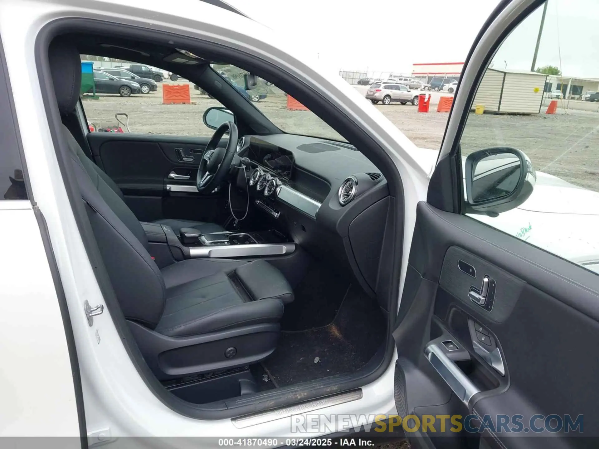 5 Photograph of a damaged car W1N4M4GB9PW297015 MERCEDES-BENZ GLB 250 2023