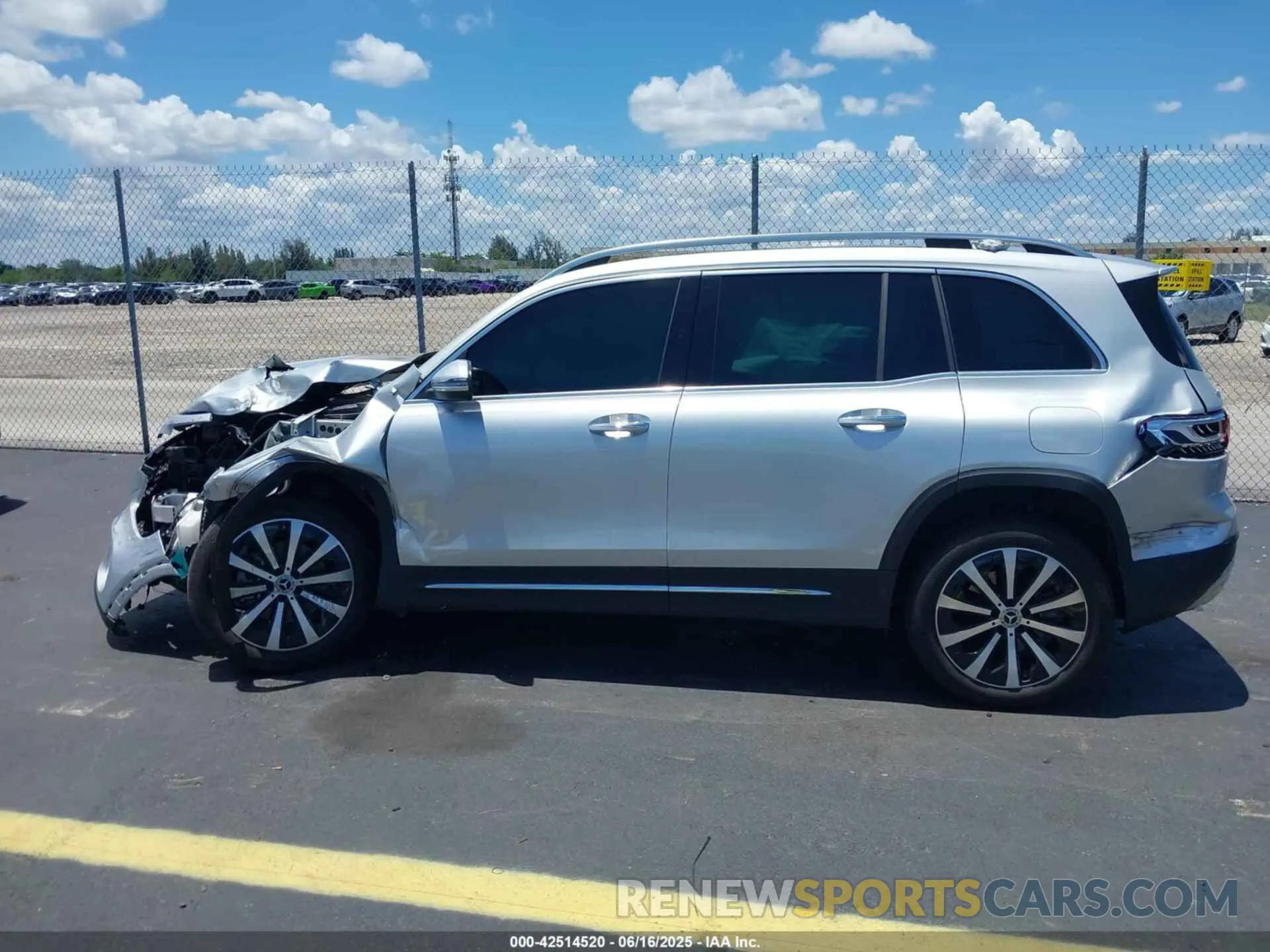 14 Photograph of a damaged car W1N4M4GB9PW328232 MERCEDES-BENZ GLB 250 2023