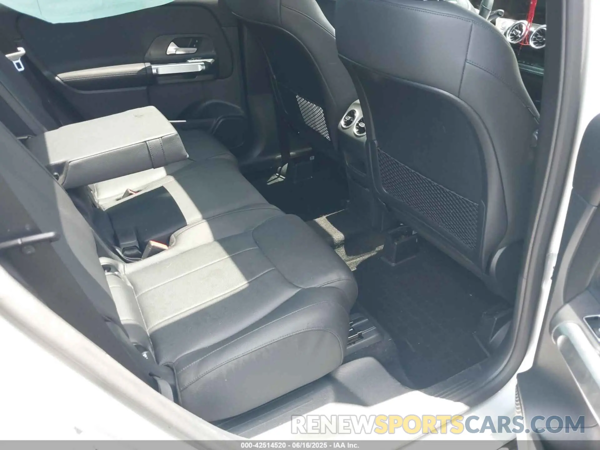 8 Photograph of a damaged car W1N4M4GB9PW328232 MERCEDES-BENZ GLB 250 2023