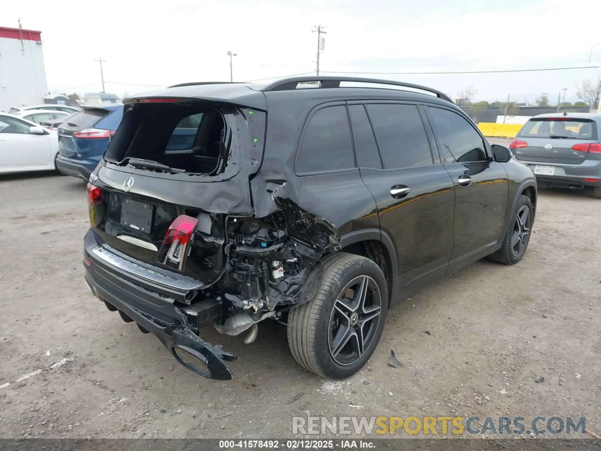 4 Photograph of a damaged car W1N4M4GB9PW334564 MERCEDES-BENZ GLB 250 2023