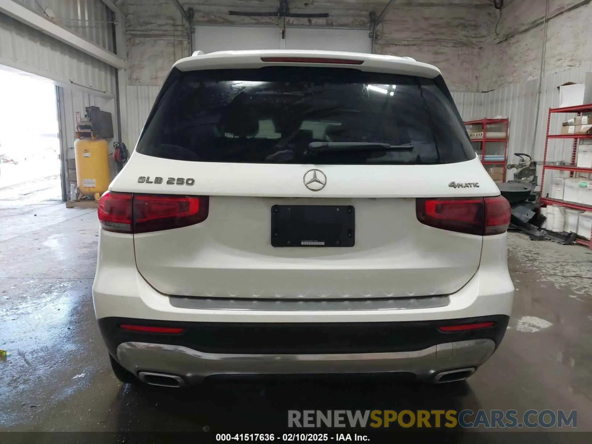 17 Photograph of a damaged car W1N4M4HB0PW313892 MERCEDES-BENZ GLB 250 2023