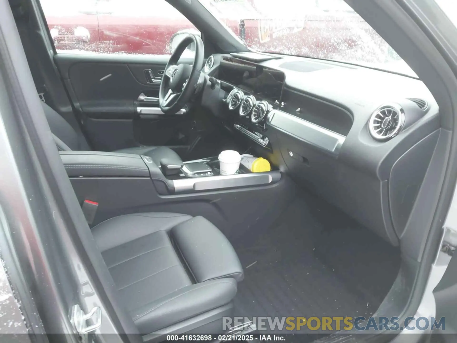5 Photograph of a damaged car W1N4M4HB0PW321488 MERCEDES-BENZ GLB 250 2023