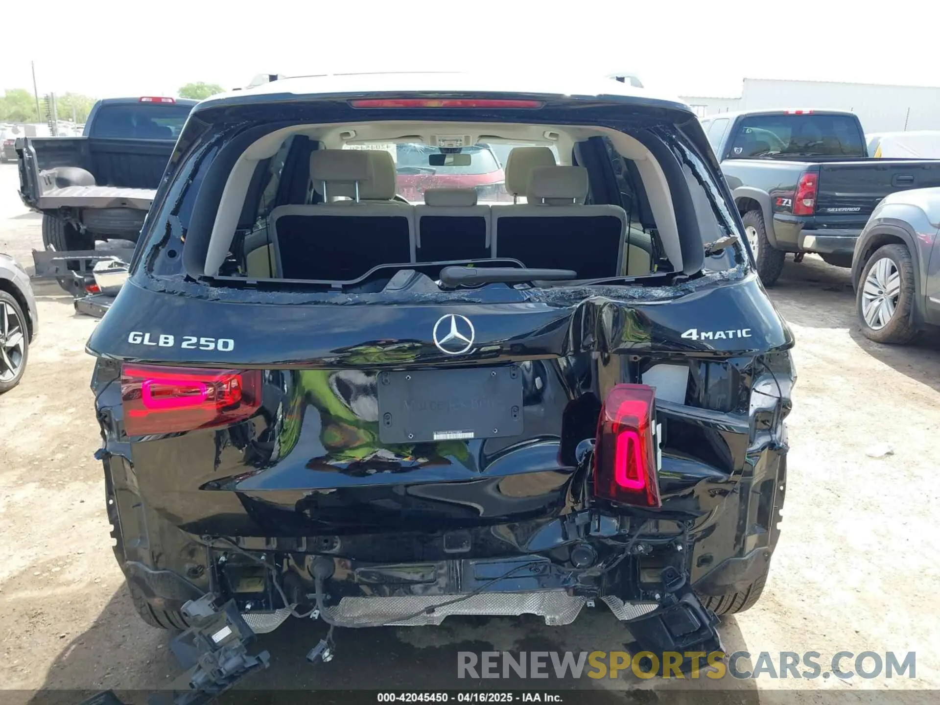 17 Photograph of a damaged car W1N4M4HB1PW270809 MERCEDES-BENZ GLB 250 2023