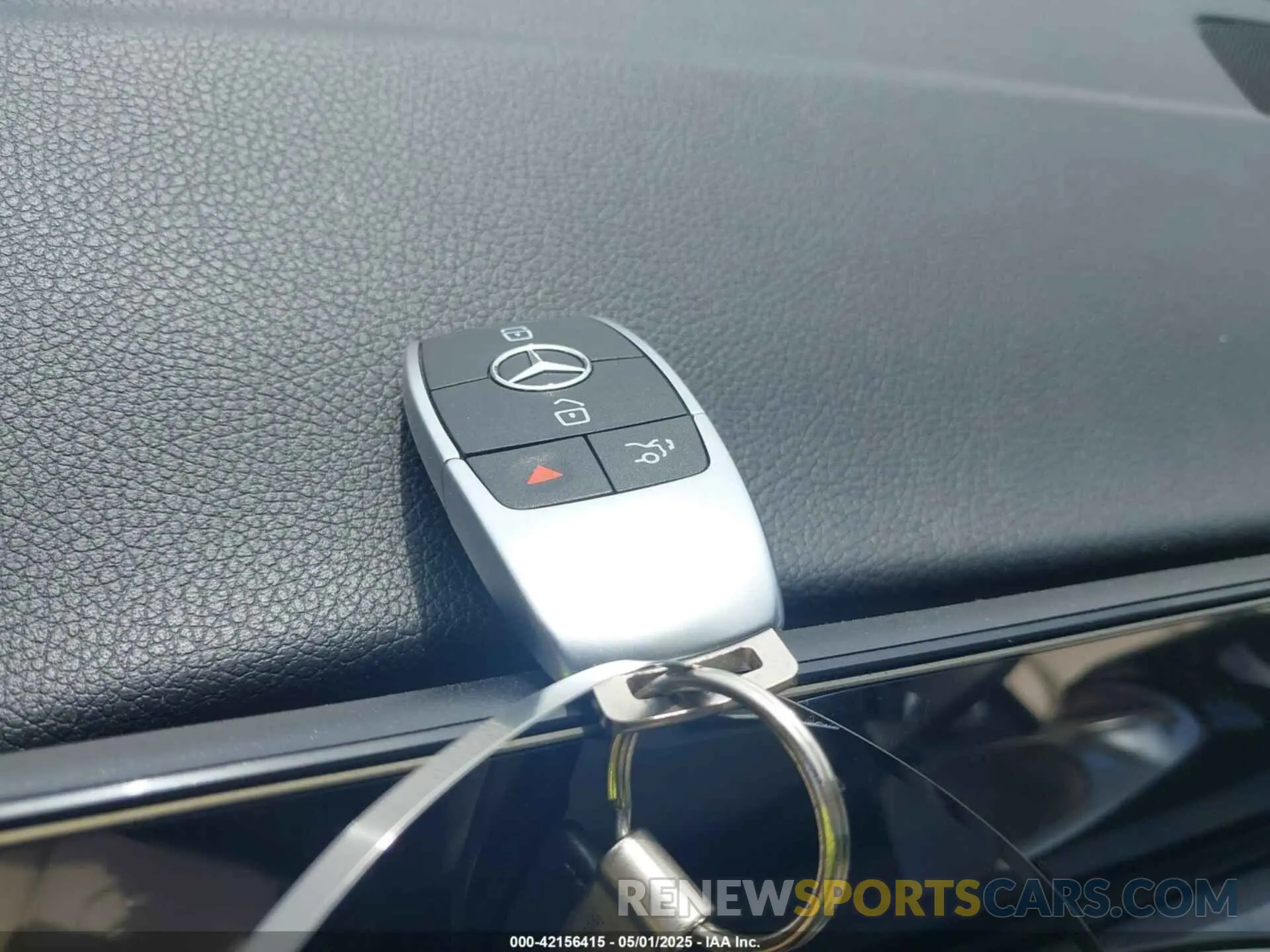 11 Photograph of a damaged car W1N4M4HB6PW316697 MERCEDES-BENZ GLB 250 2023