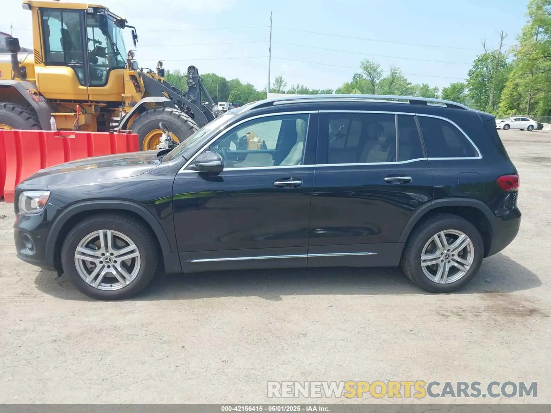14 Photograph of a damaged car W1N4M4HB6PW316697 MERCEDES-BENZ GLB 250 2023