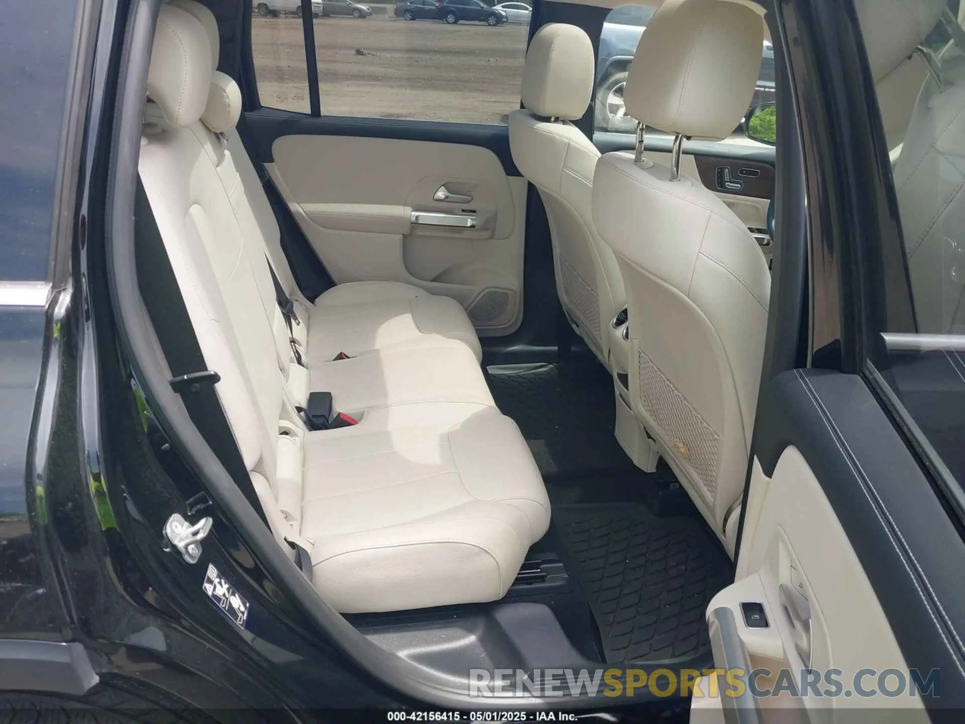 8 Photograph of a damaged car W1N4M4HB6PW316697 MERCEDES-BENZ GLB 250 2023