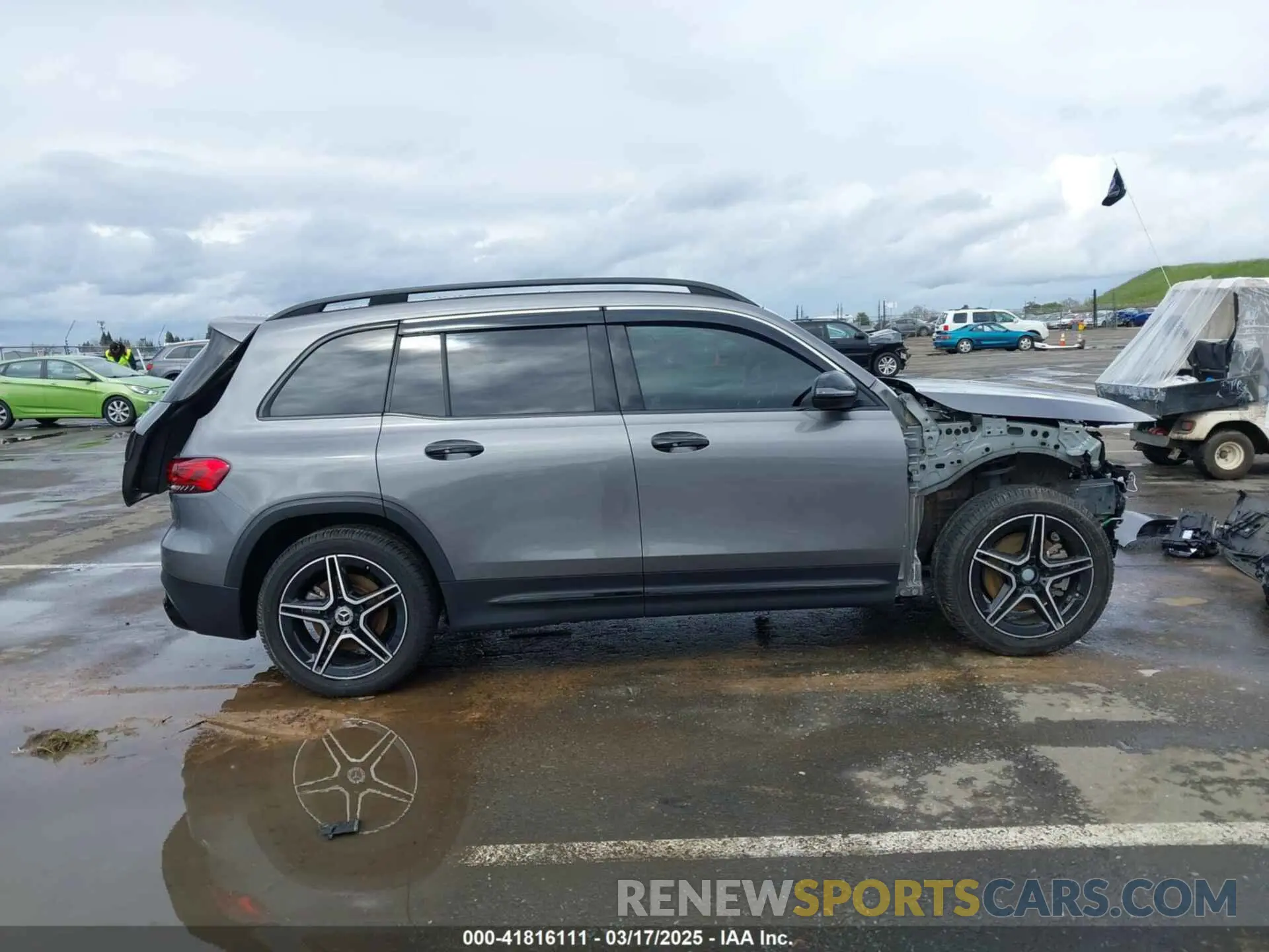 14 Photograph of a damaged car W1N4M4HB7PW264075 MERCEDES-BENZ GLB 250 2023