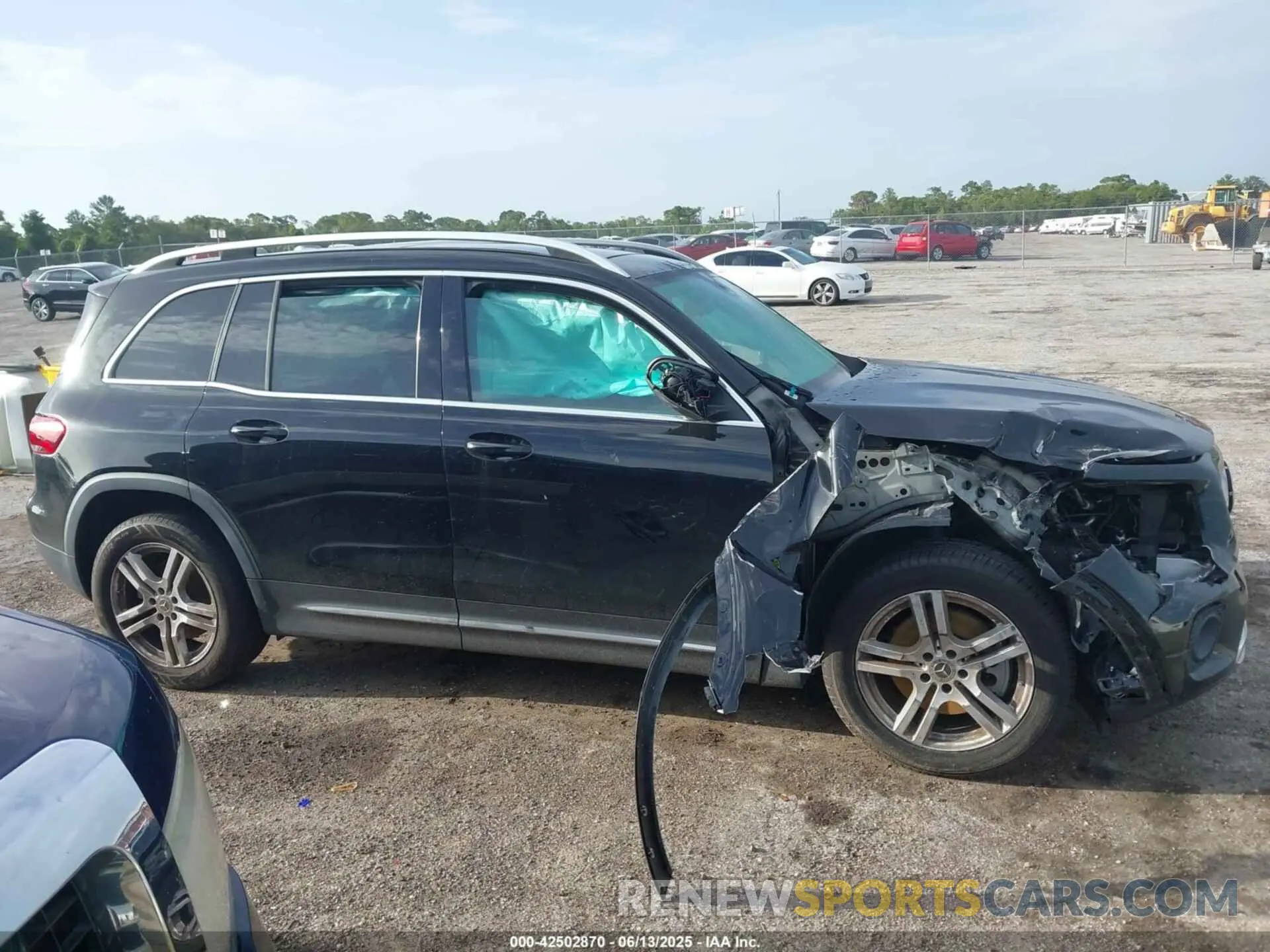 13 Photograph of a damaged car W1N4M4HB8PW278745 MERCEDES-BENZ GLB 250 2023