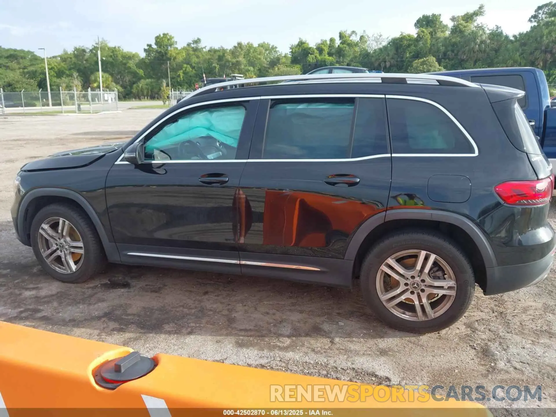 14 Photograph of a damaged car W1N4M4HB8PW278745 MERCEDES-BENZ GLB 250 2023