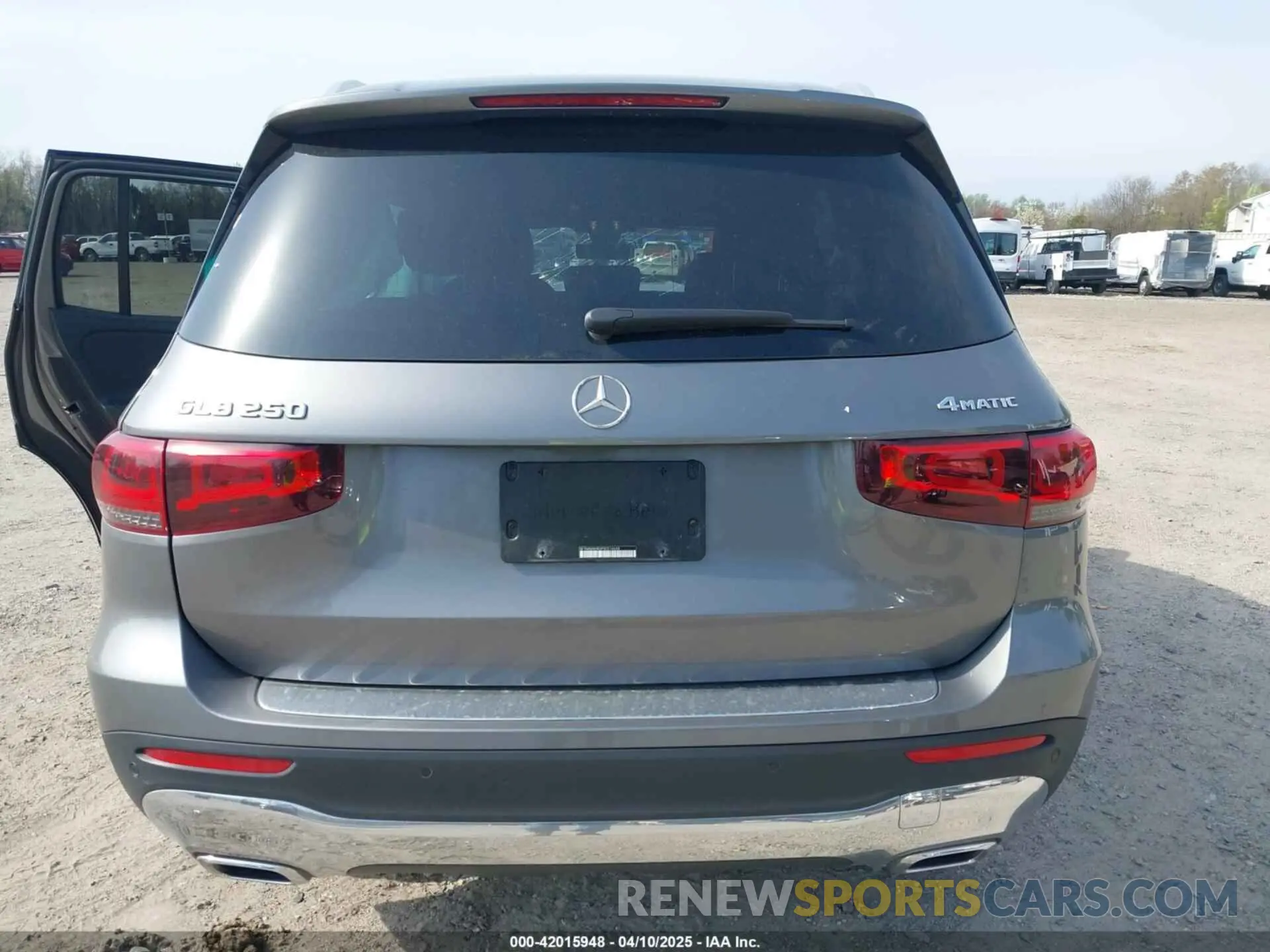 16 Photograph of a damaged car W1N4M4HBXPW316668 MERCEDES-BENZ GLB 250 2023