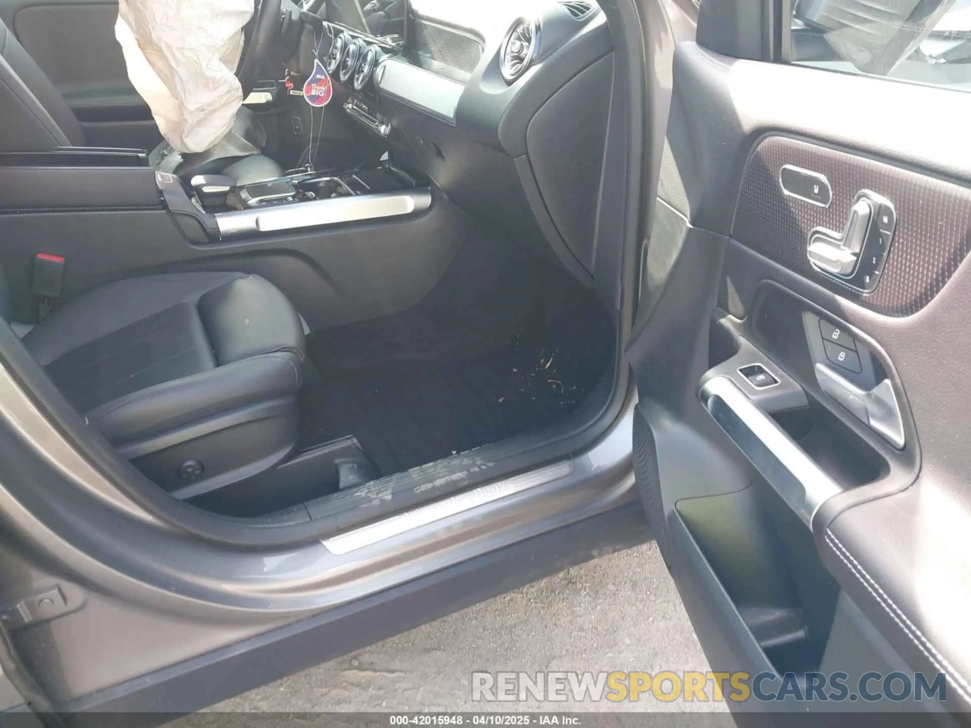 5 Photograph of a damaged car W1N4M4HBXPW316668 MERCEDES-BENZ GLB 250 2023