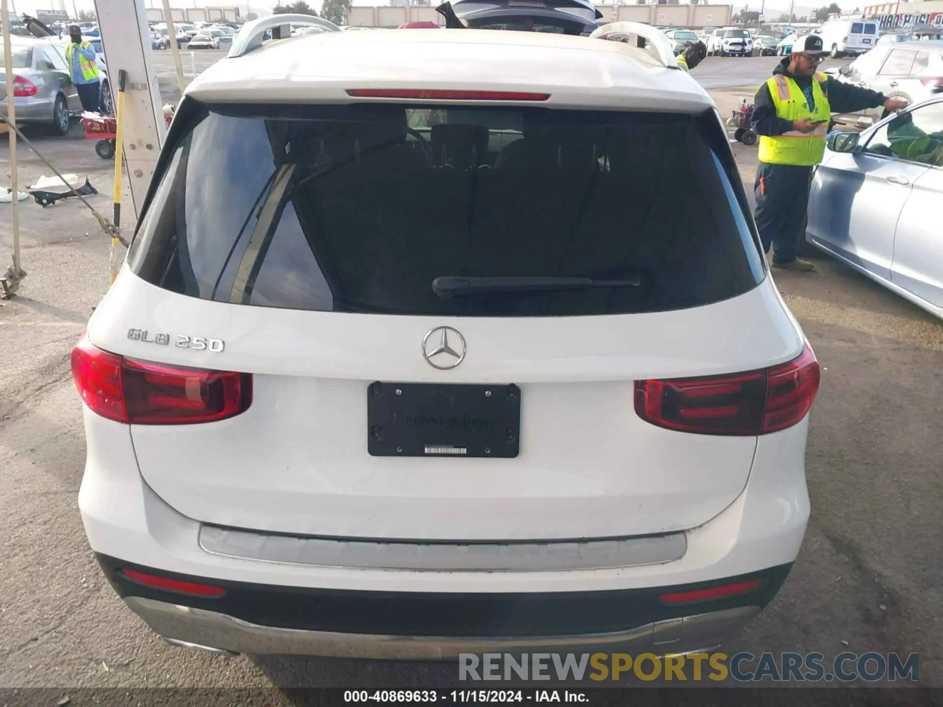 17 Photograph of a damaged car W1N4M4GB6RW344701 MERCEDES-BENZ GLB 250 2024