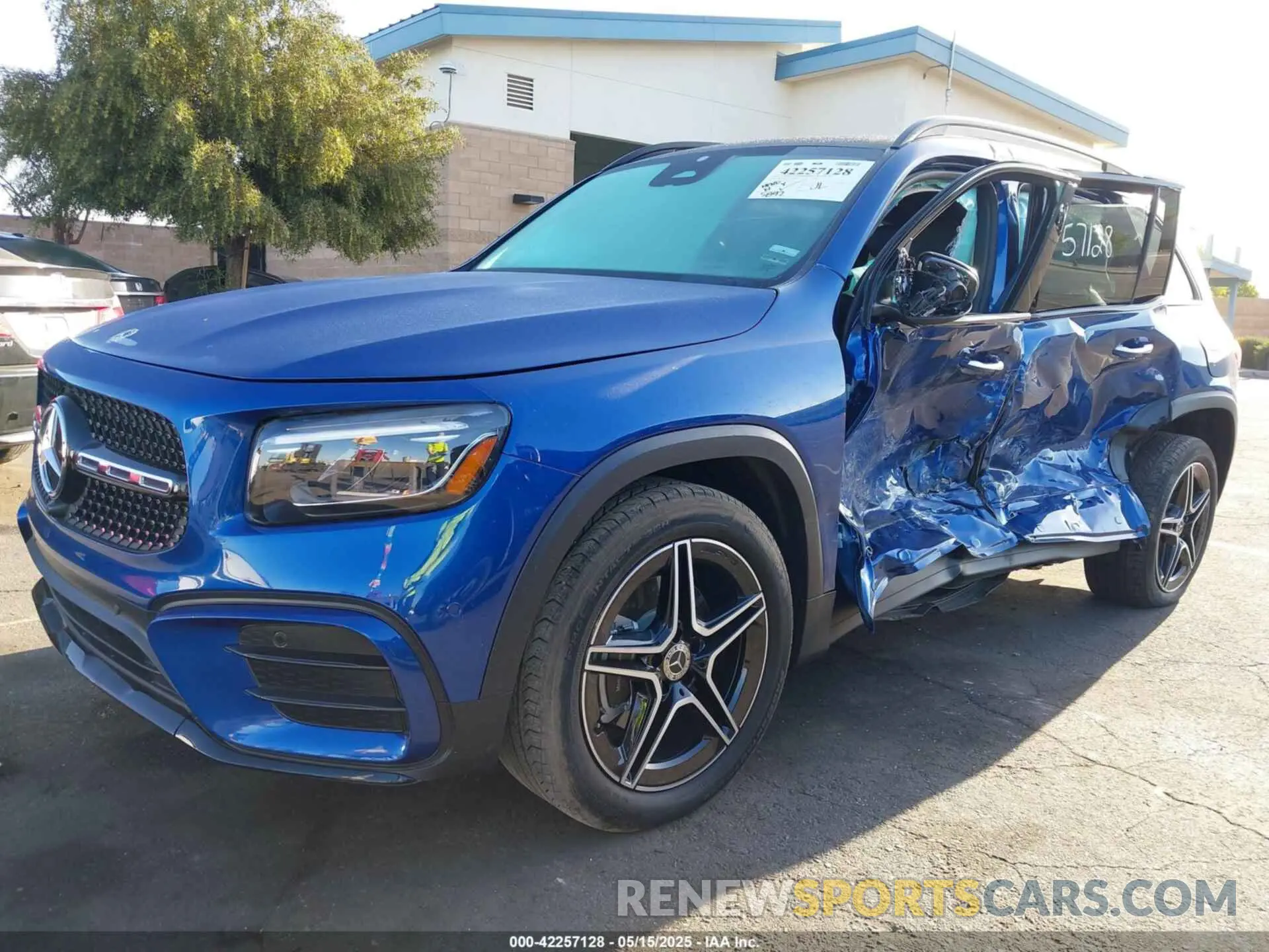 2 Photograph of a damaged car W1N4M4GB8RW375772 MERCEDES-BENZ GLB 250 2024