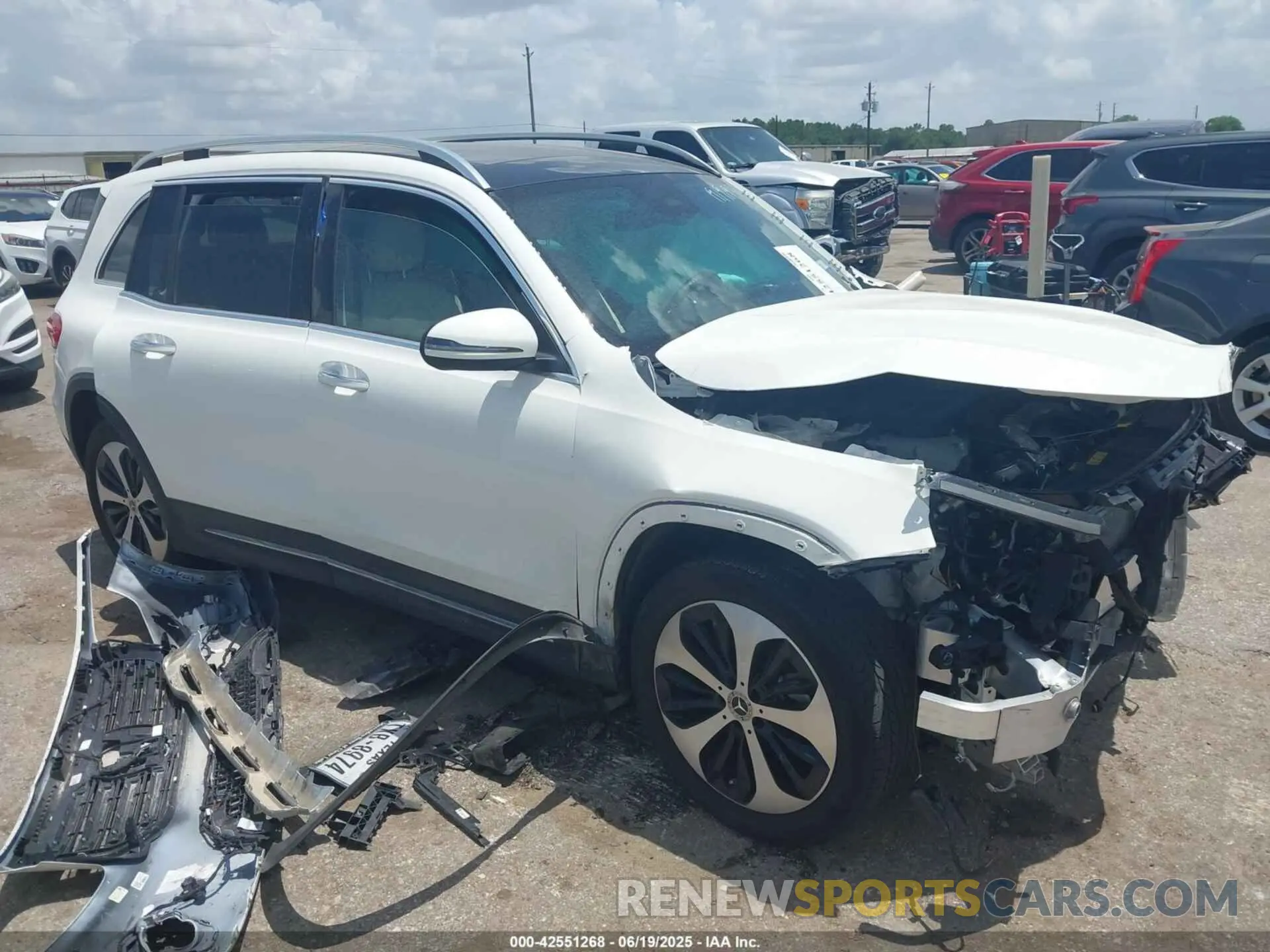 1 Photograph of a damaged car W1N4M4GBXRW353241 MERCEDES-BENZ GLB 250 2024