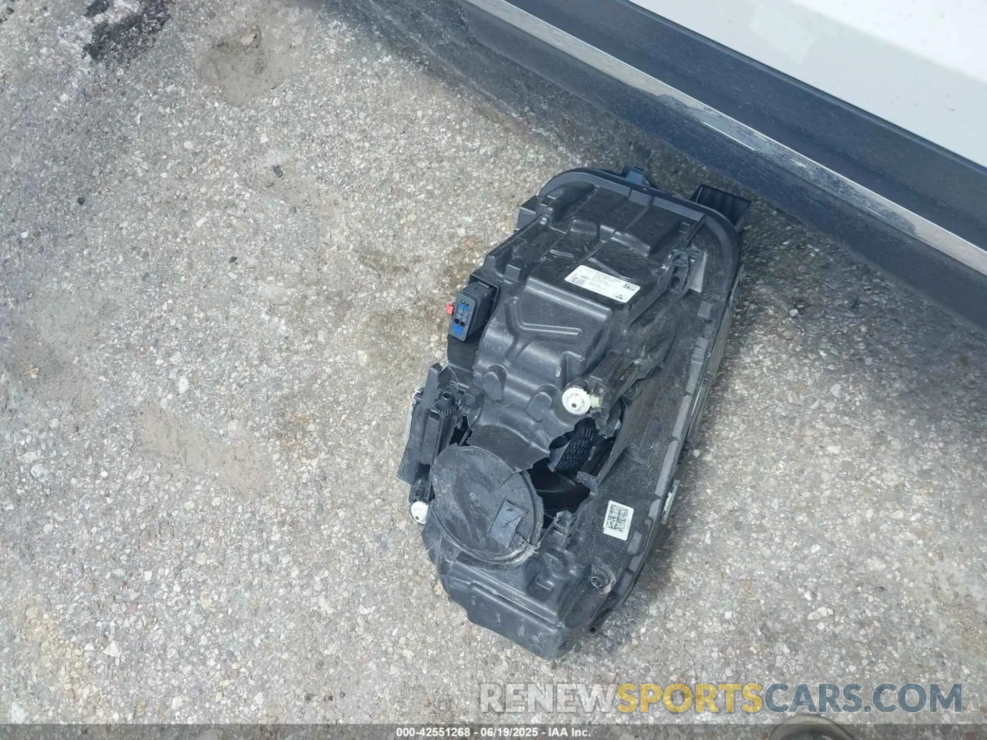 12 Photograph of a damaged car W1N4M4GBXRW353241 MERCEDES-BENZ GLB 250 2024