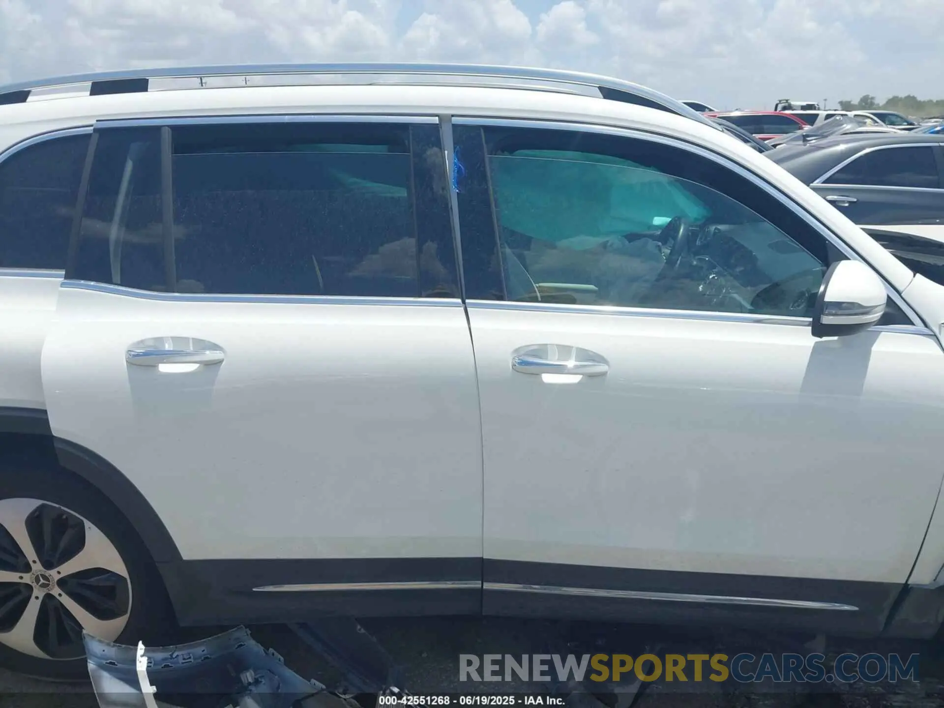 14 Photograph of a damaged car W1N4M4GBXRW353241 MERCEDES-BENZ GLB 250 2024