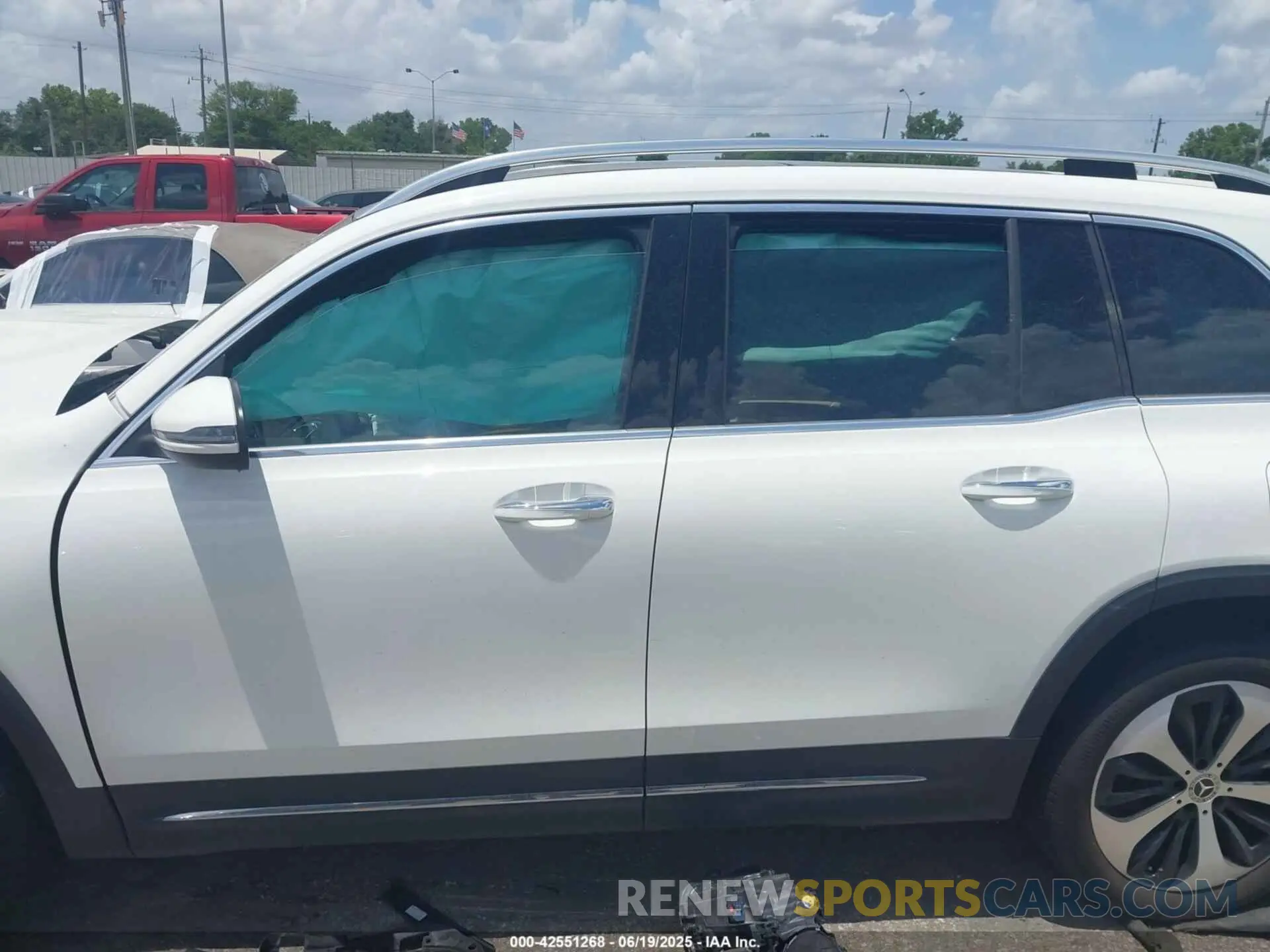 15 Photograph of a damaged car W1N4M4GBXRW353241 MERCEDES-BENZ GLB 250 2024