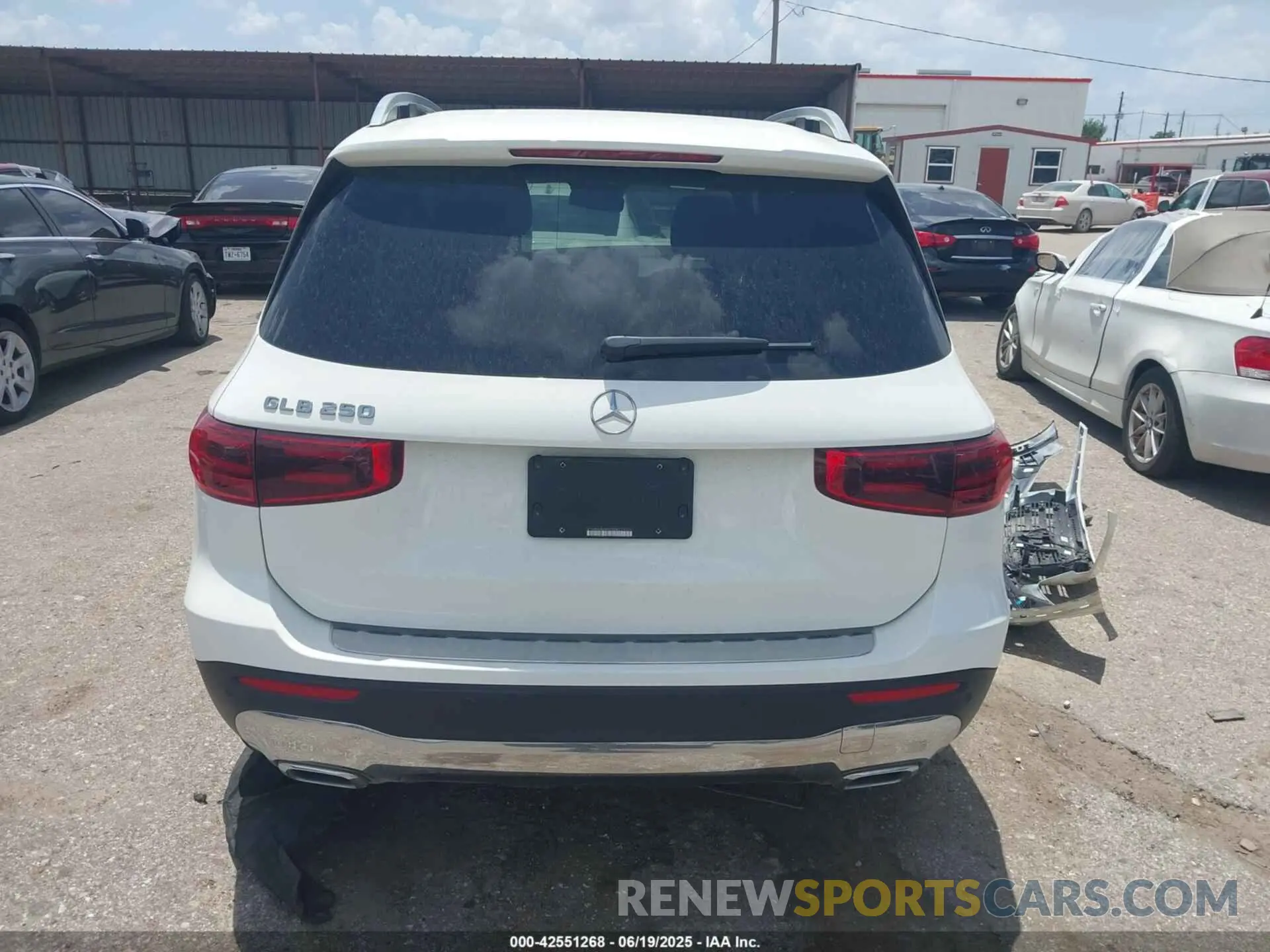 17 Photograph of a damaged car W1N4M4GBXRW353241 MERCEDES-BENZ GLB 250 2024