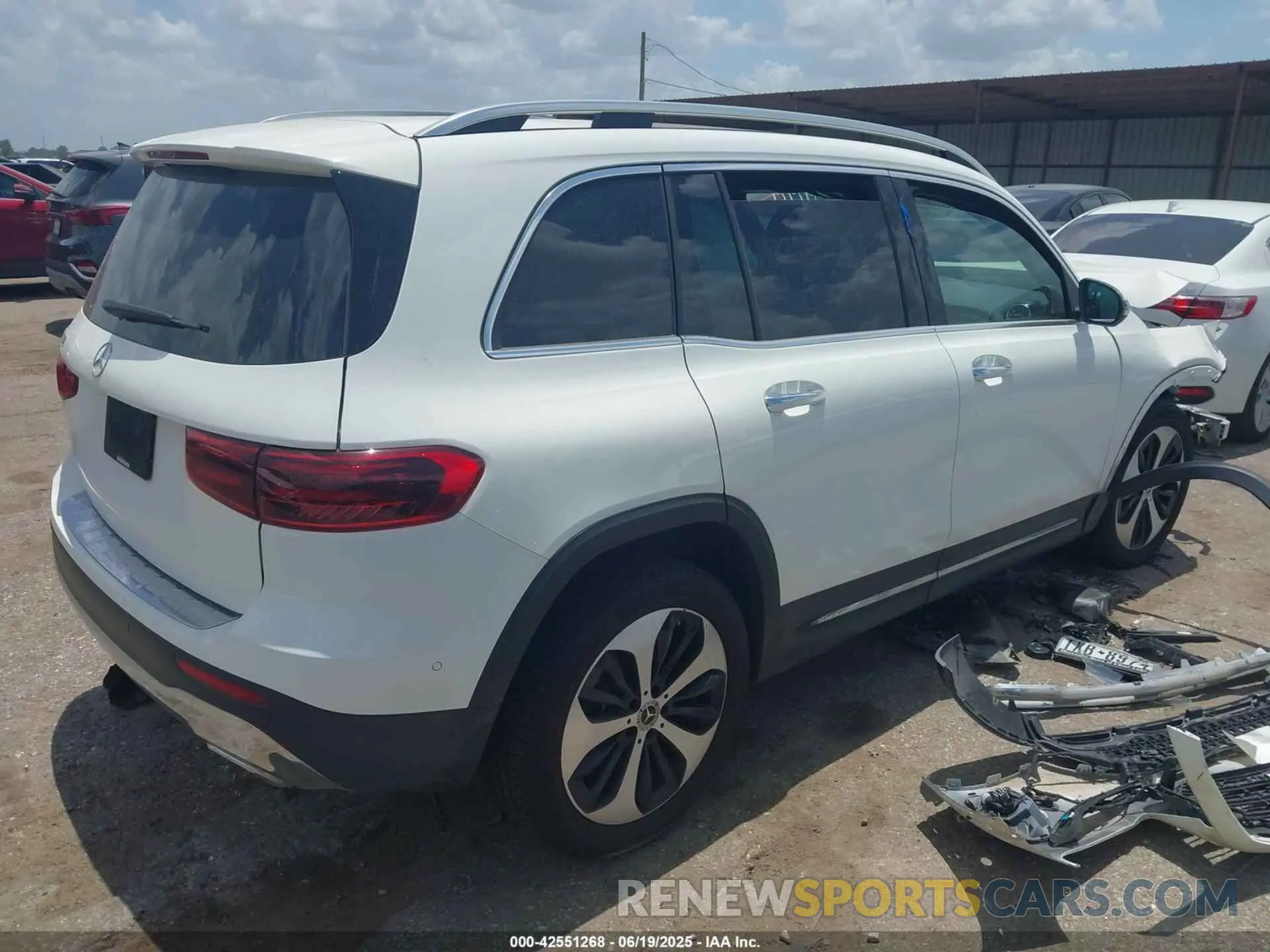 4 Photograph of a damaged car W1N4M4GBXRW353241 MERCEDES-BENZ GLB 250 2024