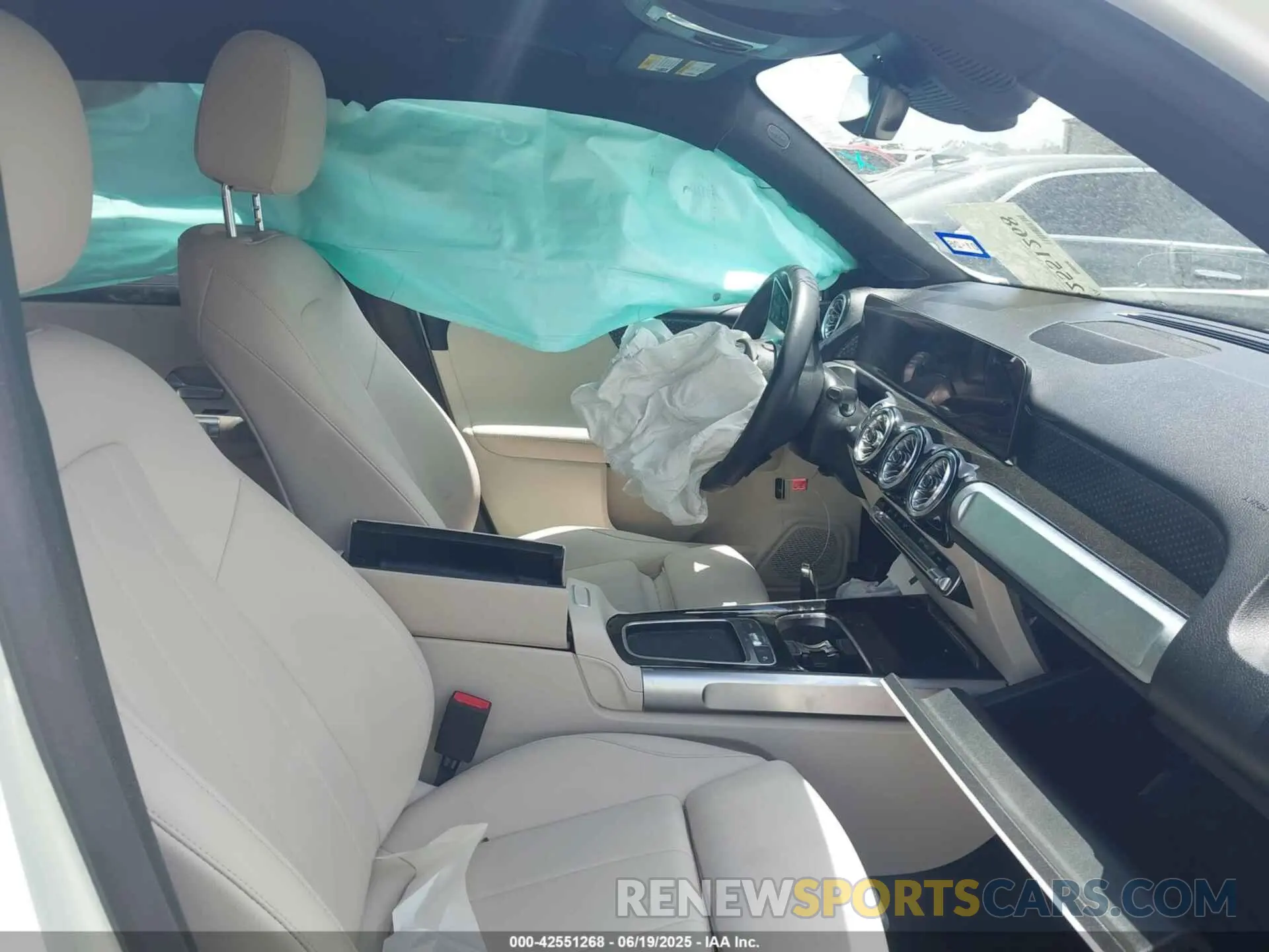 5 Photograph of a damaged car W1N4M4GBXRW353241 MERCEDES-BENZ GLB 250 2024