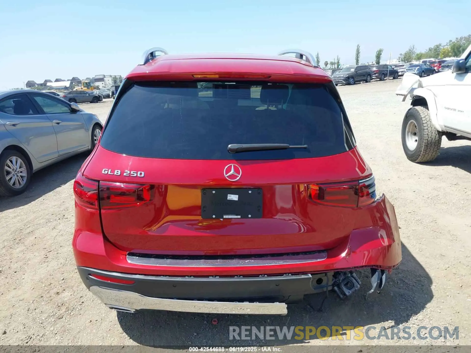 16 Photograph of a damaged car W1N4M4GBXRW380231 MERCEDES-BENZ GLB 250 2024