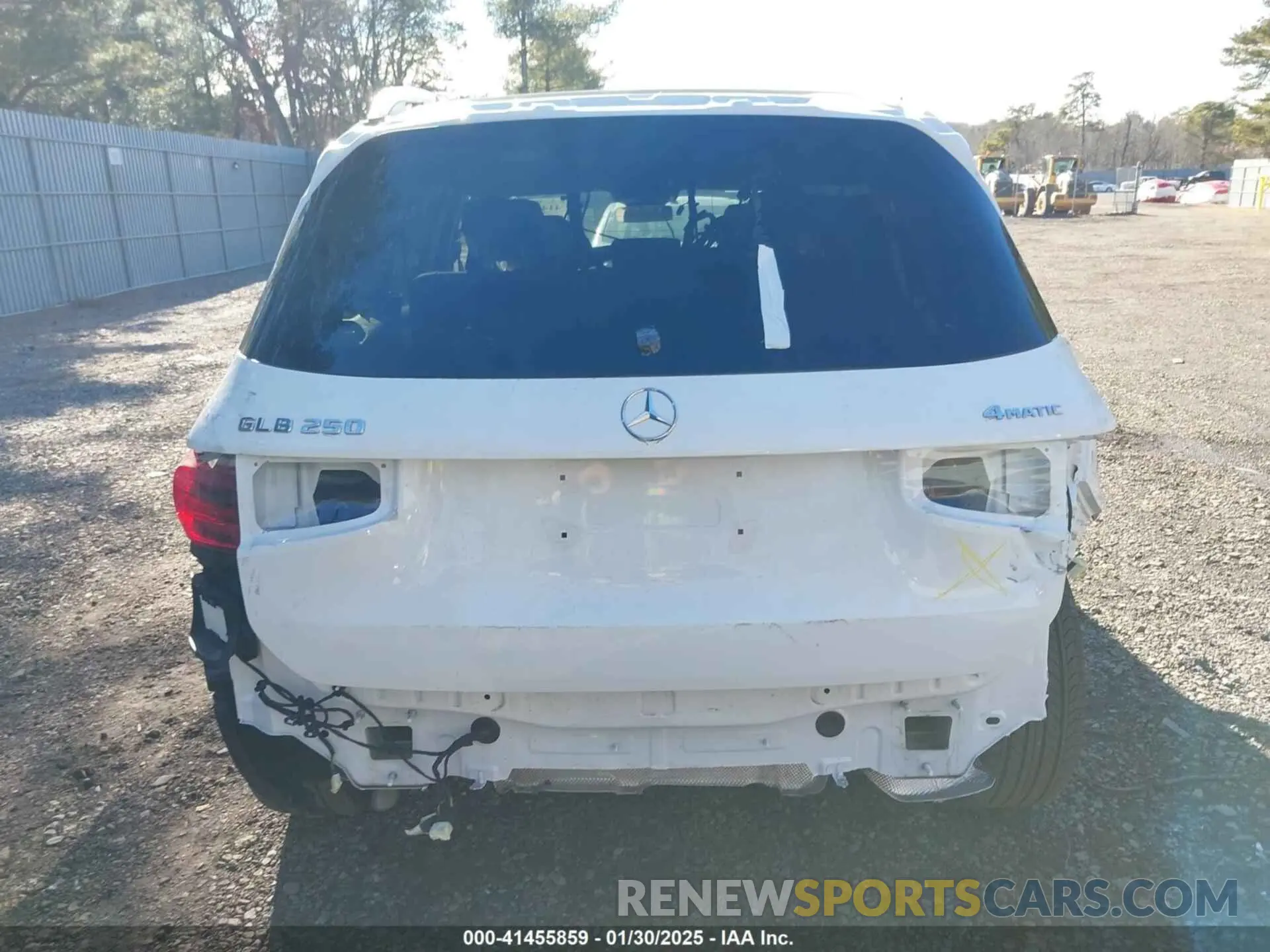 16 Photograph of a damaged car W1N4M4HB7RW351770 MERCEDES-BENZ GLB 250 2024