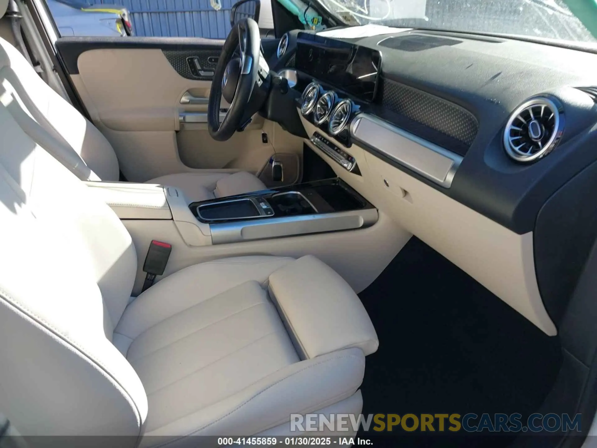 5 Photograph of a damaged car W1N4M4HB7RW351770 MERCEDES-BENZ GLB 250 2024