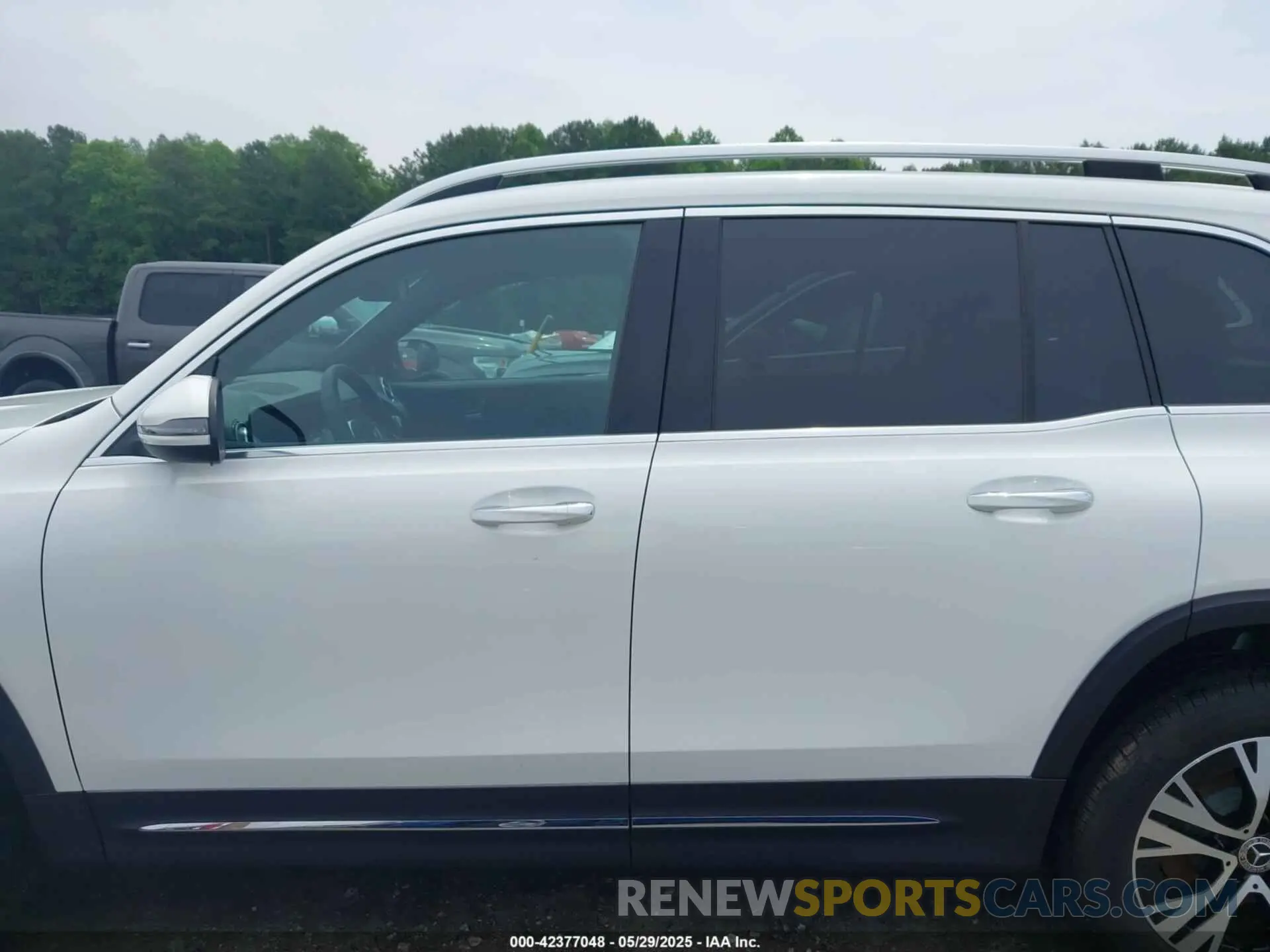 14 Photograph of a damaged car W1N4M4GB1SW398204 MERCEDES-BENZ GLB 250 2025