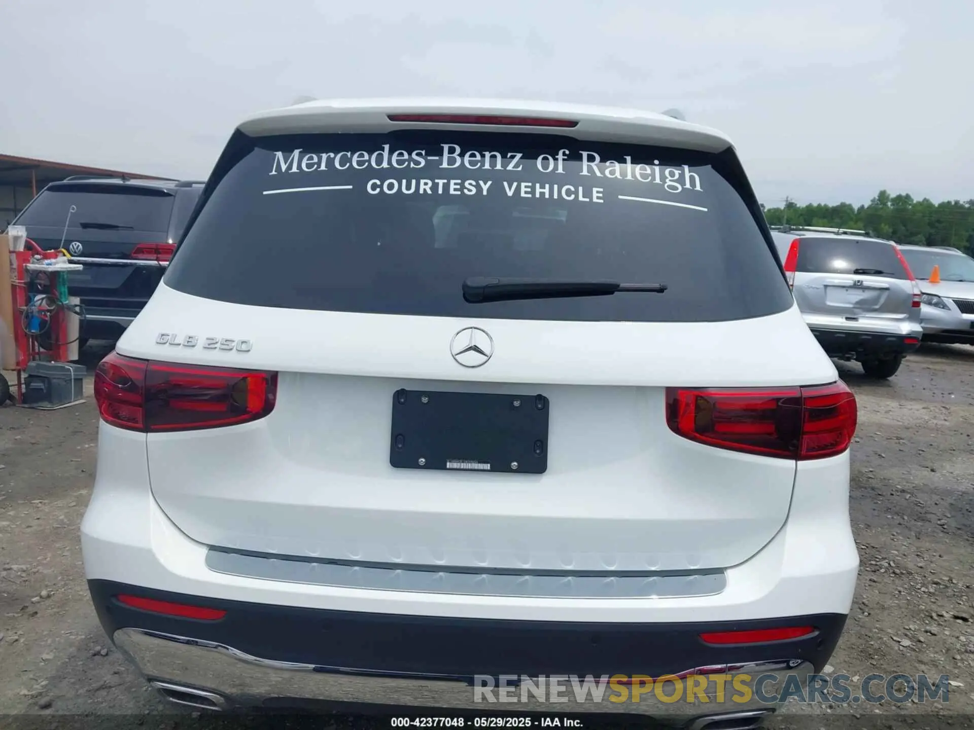 16 Photograph of a damaged car W1N4M4GB1SW398204 MERCEDES-BENZ GLB 250 2025