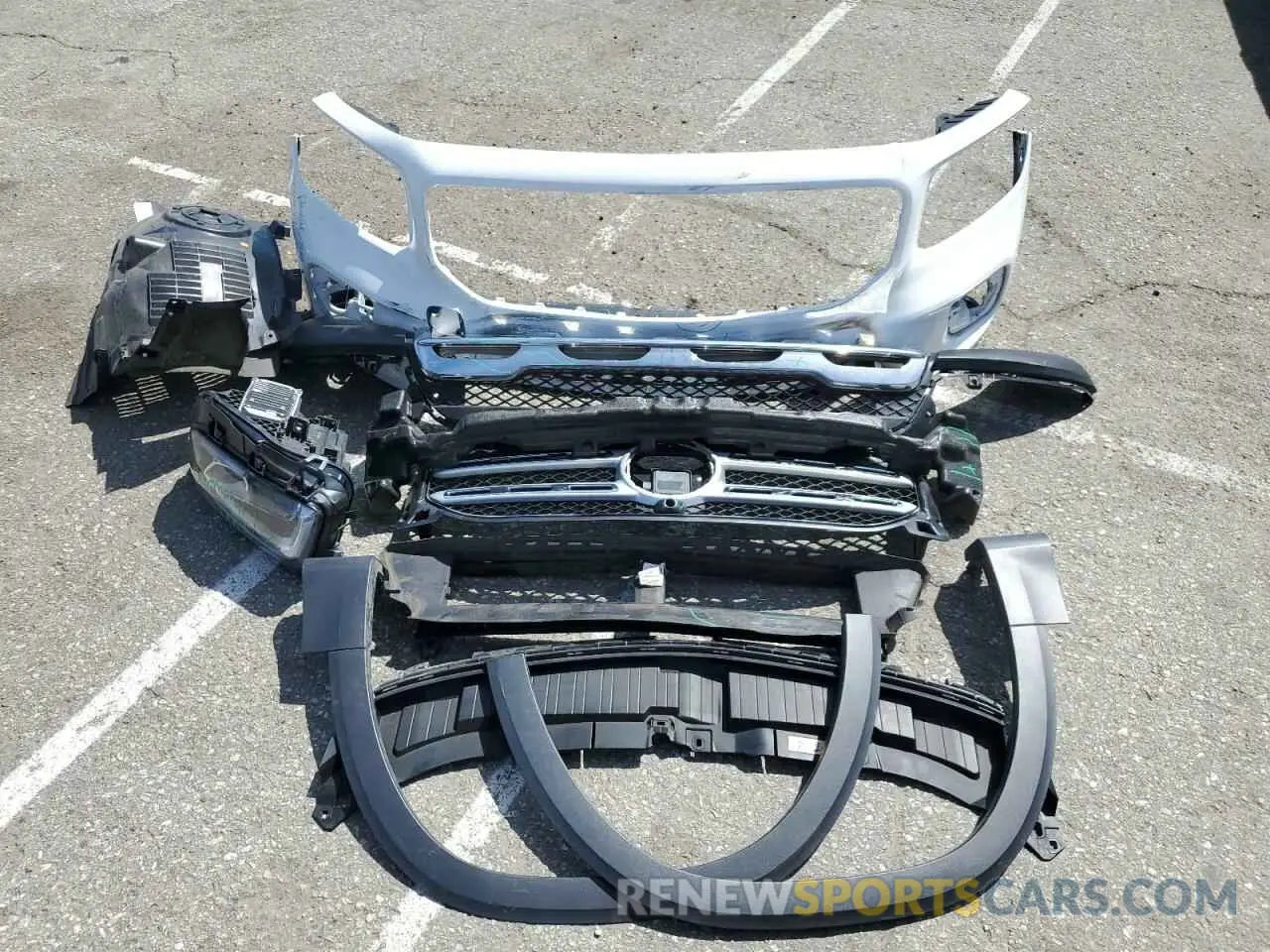 13 Photograph of a damaged car W1N4M4GB1LW034303 MERCEDES-BENZ GLB-CLASS 2020