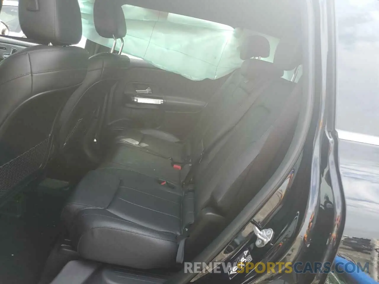 10 Photograph of a damaged car W1N4M4HB2LW025687 MERCEDES-BENZ GLB-CLASS 2020