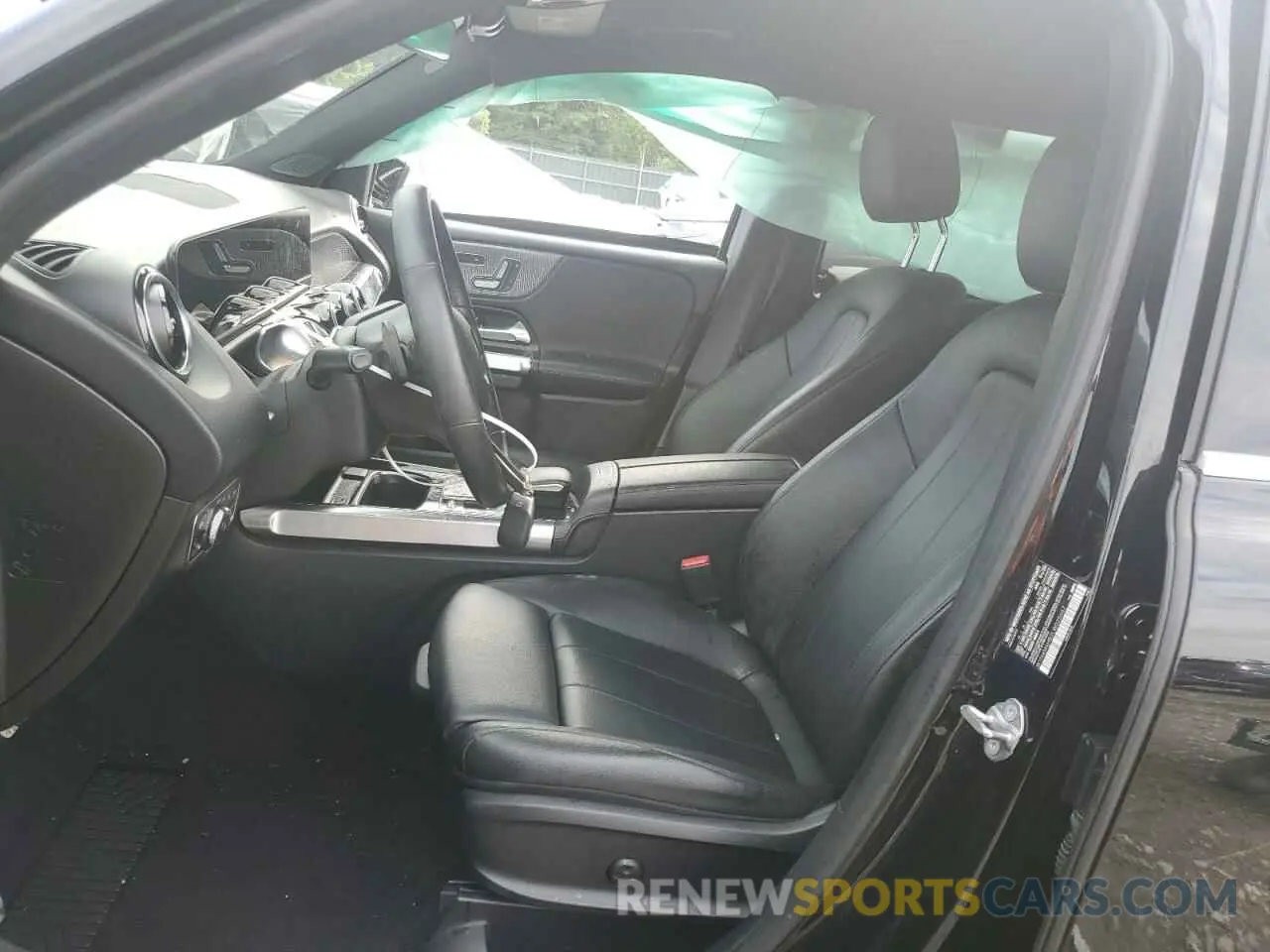 7 Photograph of a damaged car W1N4M4HB2LW025687 MERCEDES-BENZ GLB-CLASS 2020
