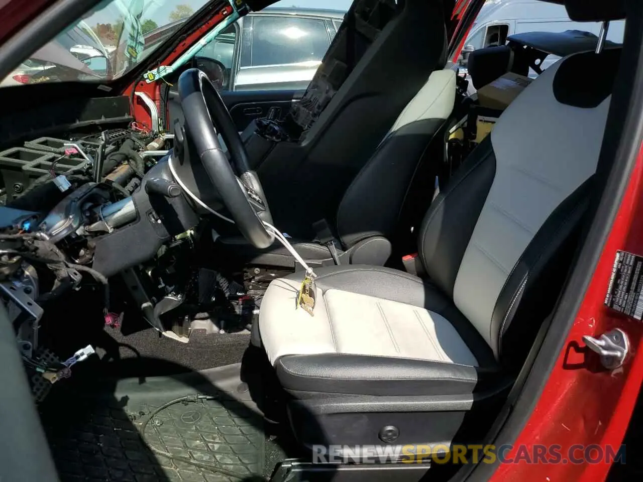 7 Photograph of a damaged car W1N4M4HB5LW033329 MERCEDES-BENZ GLB-CLASS 2020