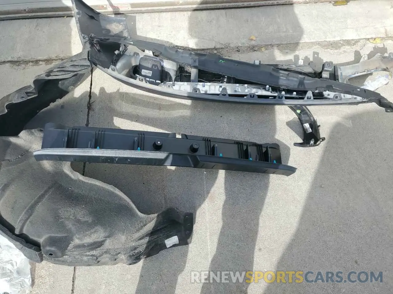 13 Photograph of a damaged car W1N4M4HB9LW040980 MERCEDES-BENZ GLB-CLASS 2020