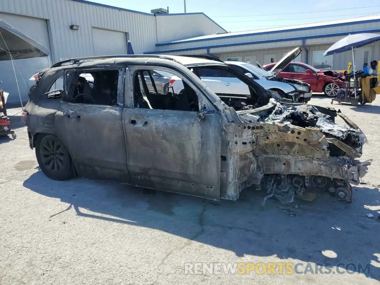 4 Photograph of a damaged car W1N4M4GB2MW096973 MERCEDES-BENZ GLB-CLASS 2021