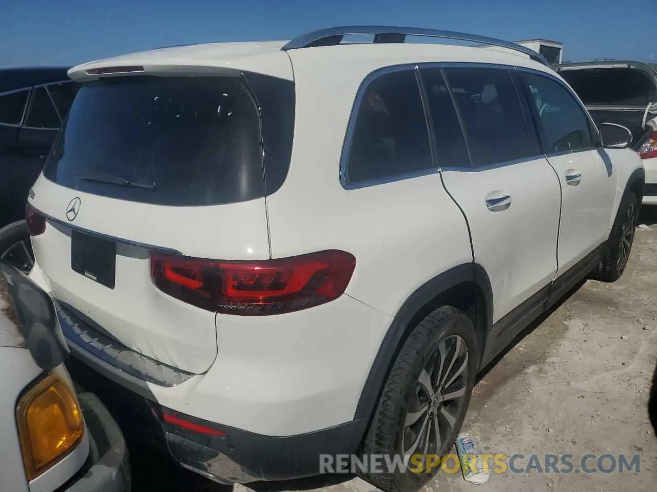 3 Photograph of a damaged car W1N4M4GB3MW128281 MERCEDES-BENZ GLB-CLASS 2021