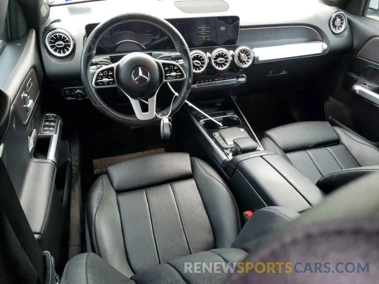 8 Photograph of a damaged car W1N4M4GB5MW158317 MERCEDES-BENZ GLB-CLASS 2021