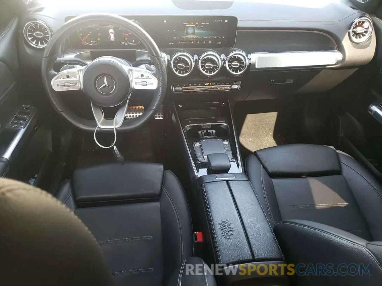 8 Photograph of a damaged car W1N4M4GB8MW080955 MERCEDES-BENZ GLB-CLASS 2021