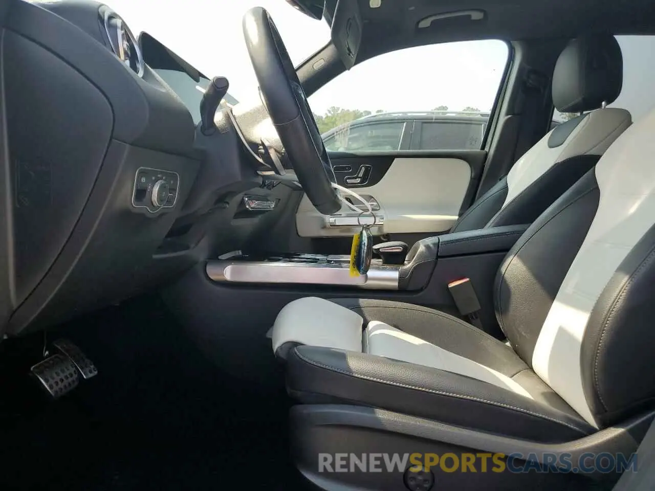 7 Photograph of a damaged car W1N4M4GB8MW090692 MERCEDES-BENZ GLB-CLASS 2021