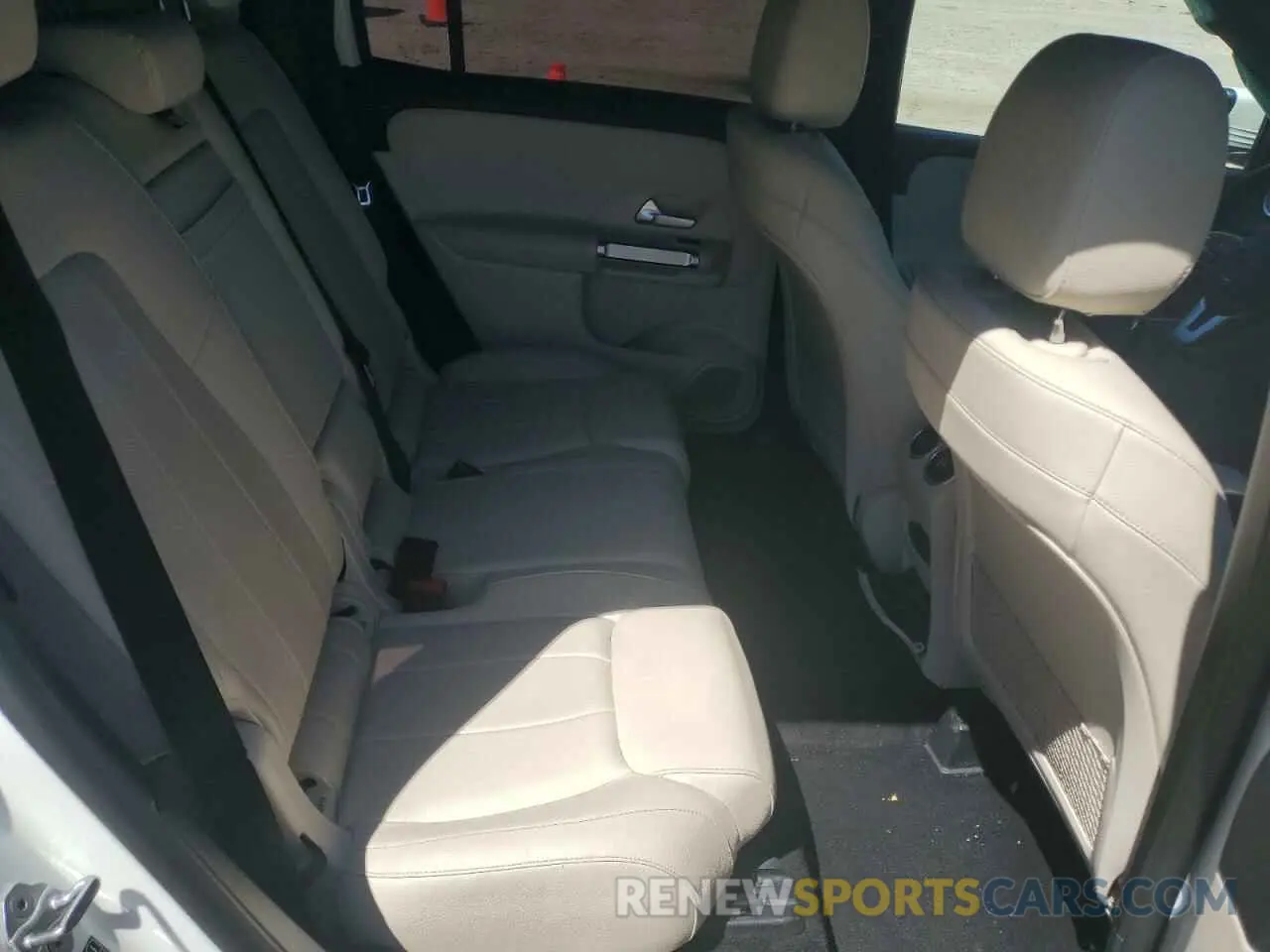 11 Photograph of a damaged car W1N4M4GB8MW111704 MERCEDES-BENZ GLB-CLASS 2021