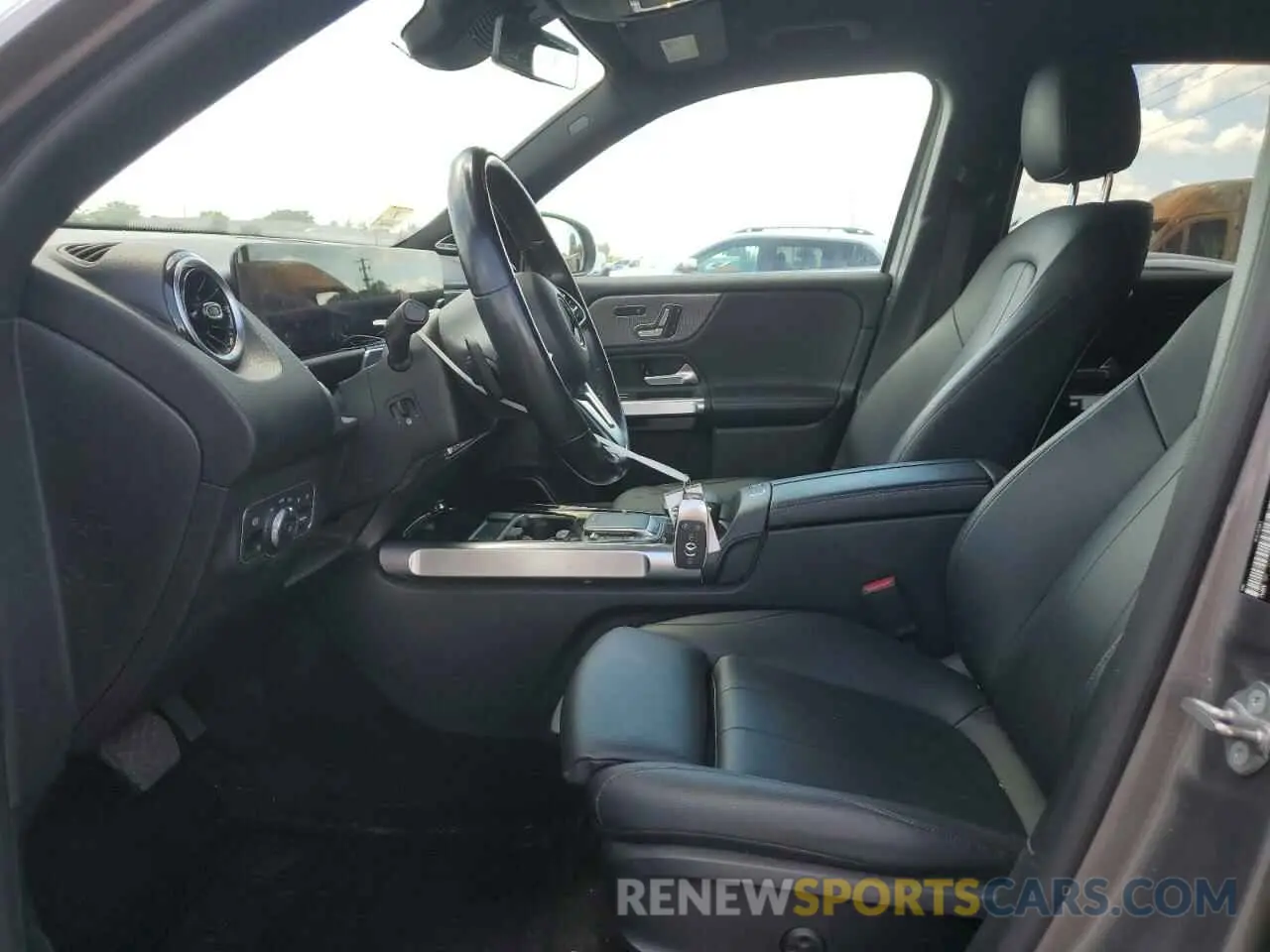 7 Photograph of a damaged car W1N4M4HB3MW114895 MERCEDES-BENZ GLB-CLASS 2021