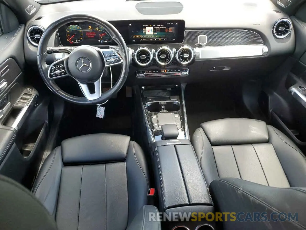 8 Photograph of a damaged car W1N4M4HB3MW114895 MERCEDES-BENZ GLB-CLASS 2021
