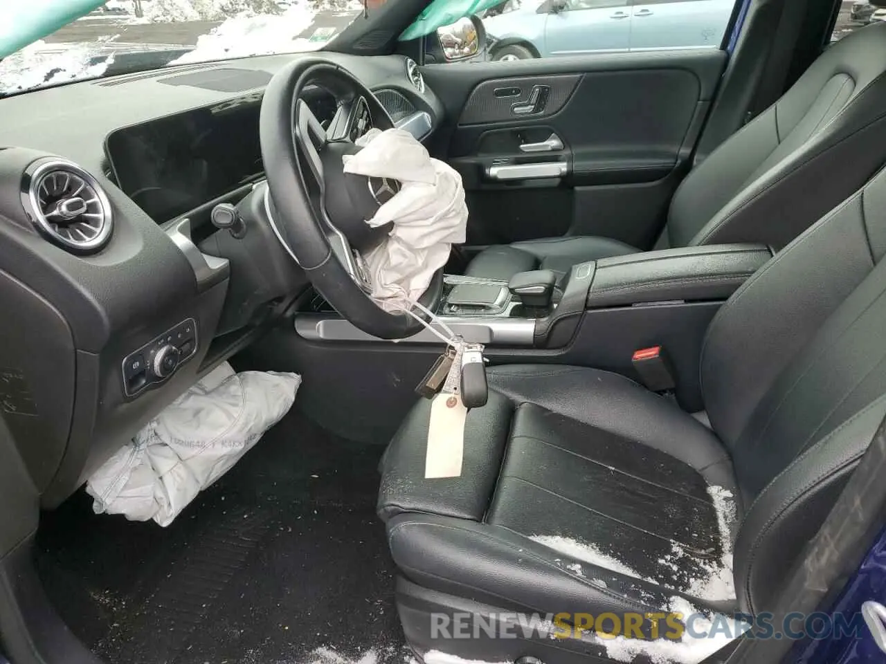7 Photograph of a damaged car W1N4M4HB3MW116176 MERCEDES-BENZ GLB-CLASS 2021
