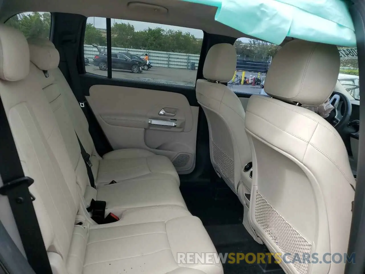 11 Photograph of a damaged car W1N4M4HB3MW147170 MERCEDES-BENZ GLB-CLASS 2021