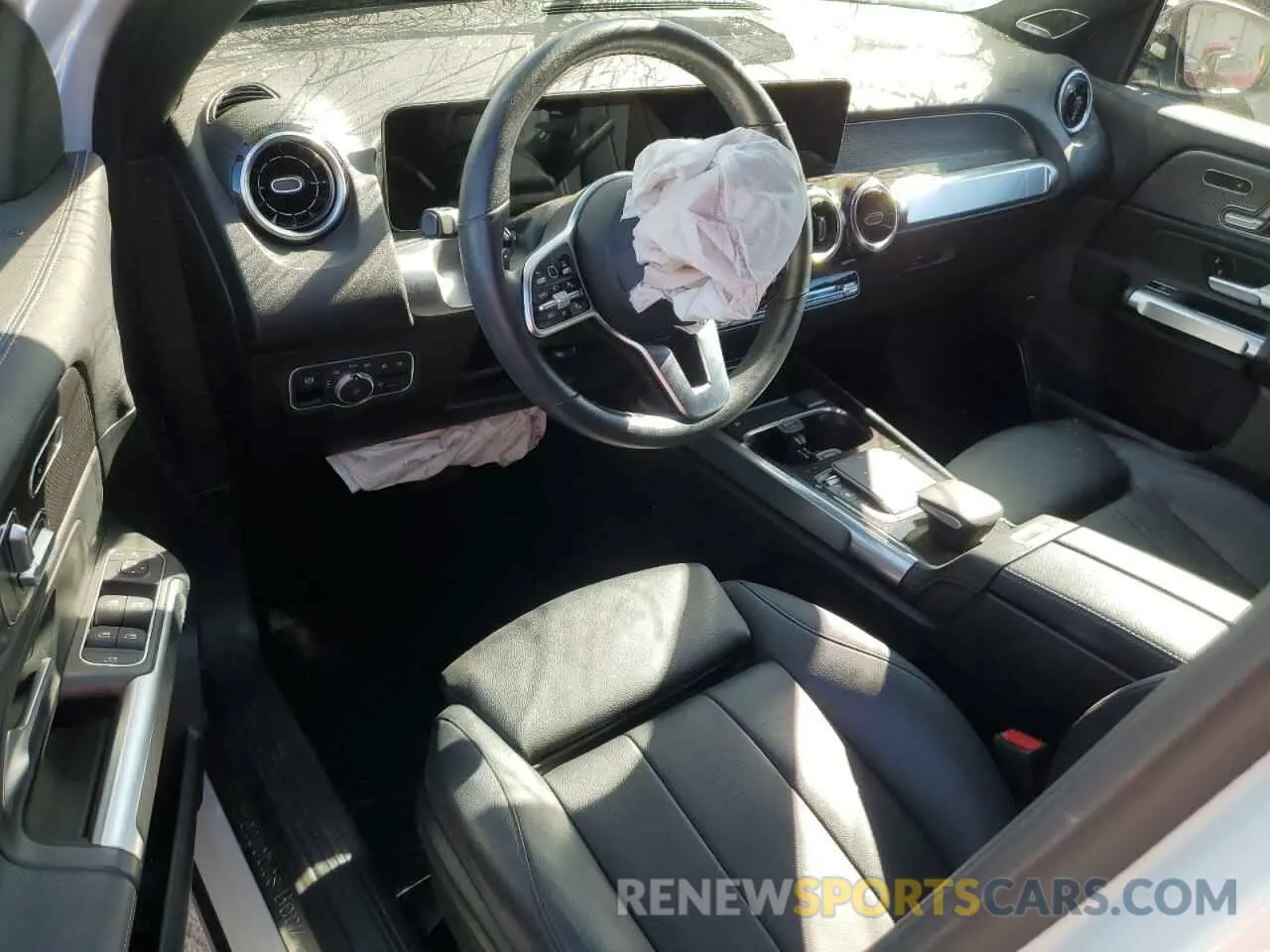 8 Photograph of a damaged car W1N4M4HB4MW106093 MERCEDES-BENZ GLB-CLASS 2021