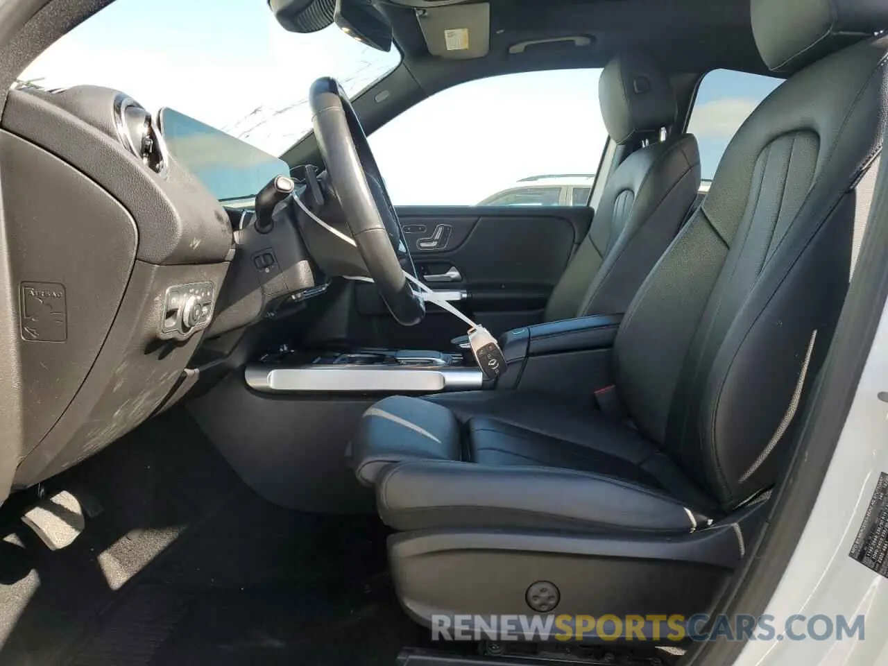 7 Photograph of a damaged car W1N4M4HB5MW101355 MERCEDES-BENZ GLB-CLASS 2021